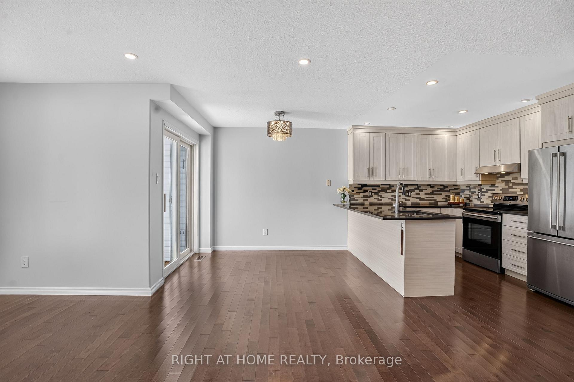 Photo 10 of 32 Saffron Court, Ottawa, Barrhaven - Longfields — HOMEH