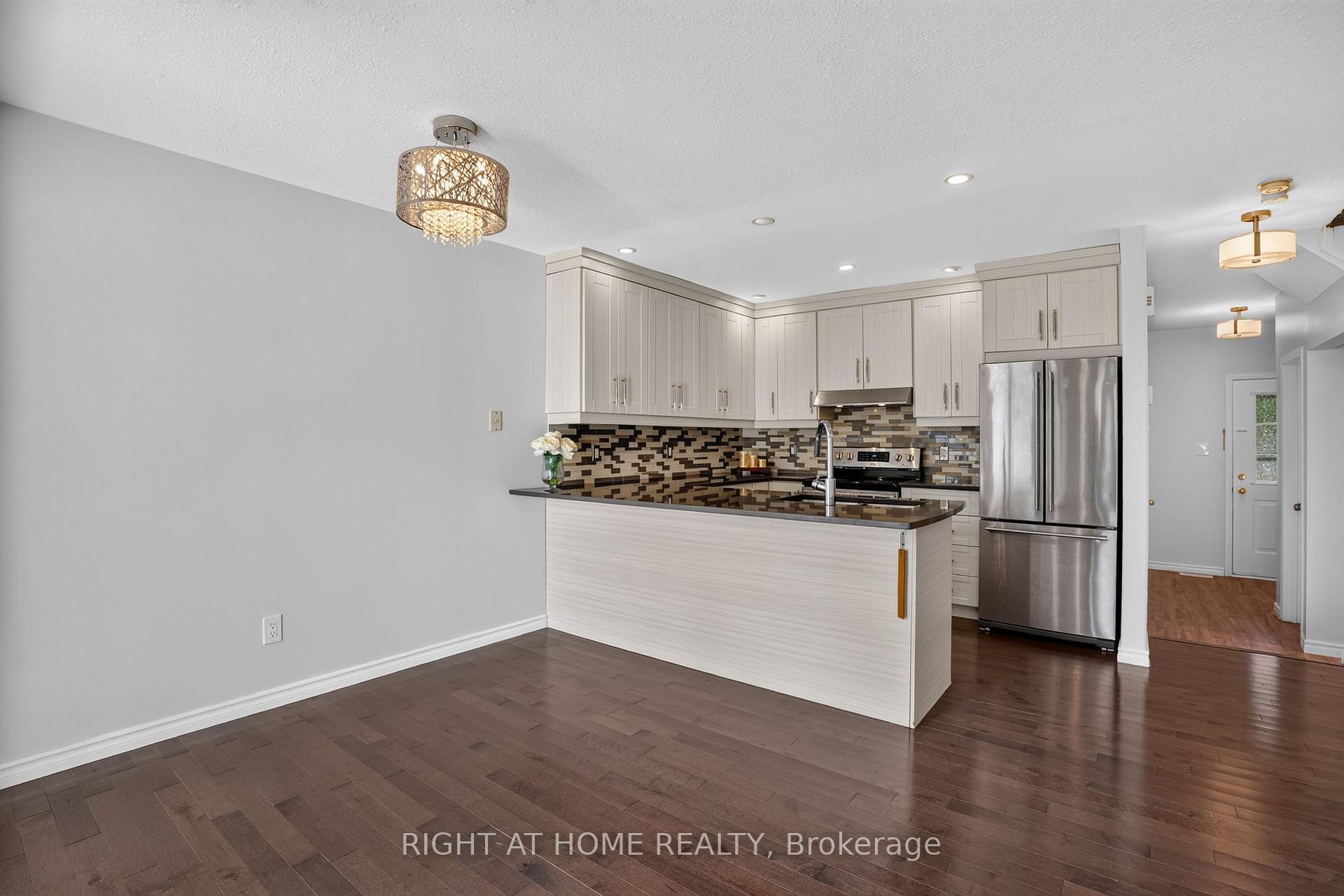 Photo 11 of 32 Saffron Court, Ottawa, Barrhaven - Longfields — HOMEH