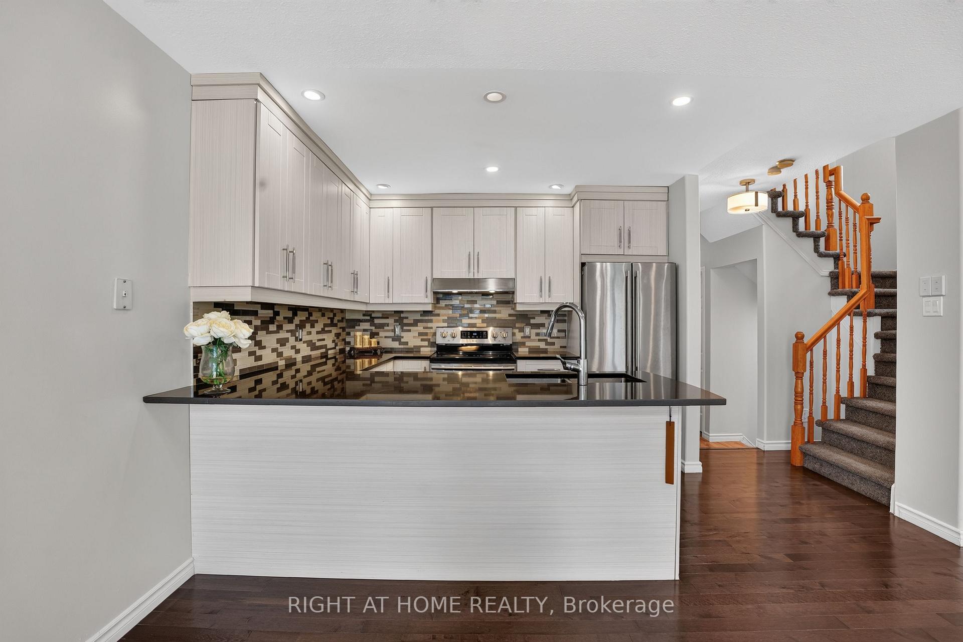 Photo 14 of 32 Saffron Court, Ottawa, Barrhaven - Longfields — HOMEH