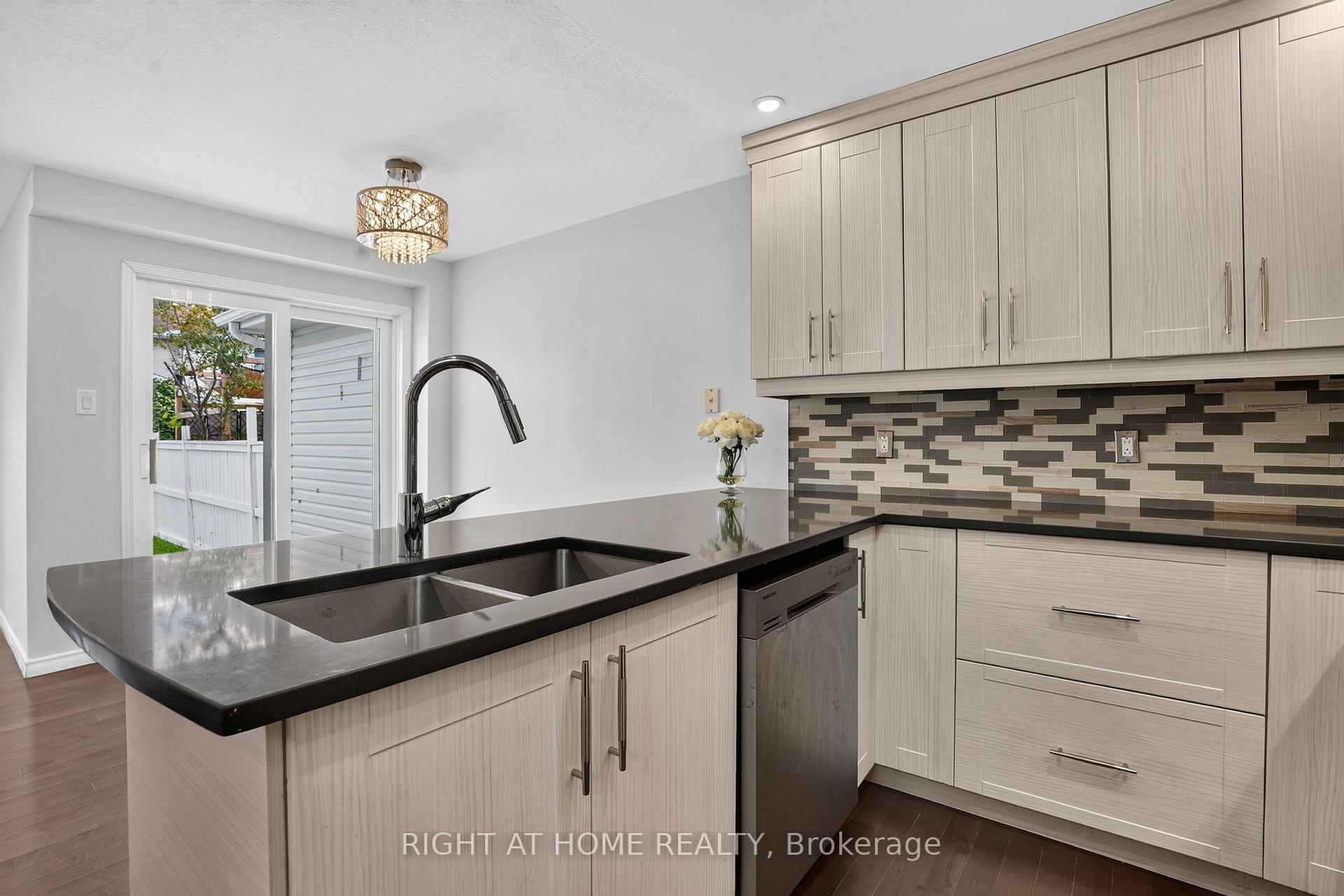 Photo 17 of 32 Saffron Court, Ottawa, Barrhaven - Longfields — HOMEH