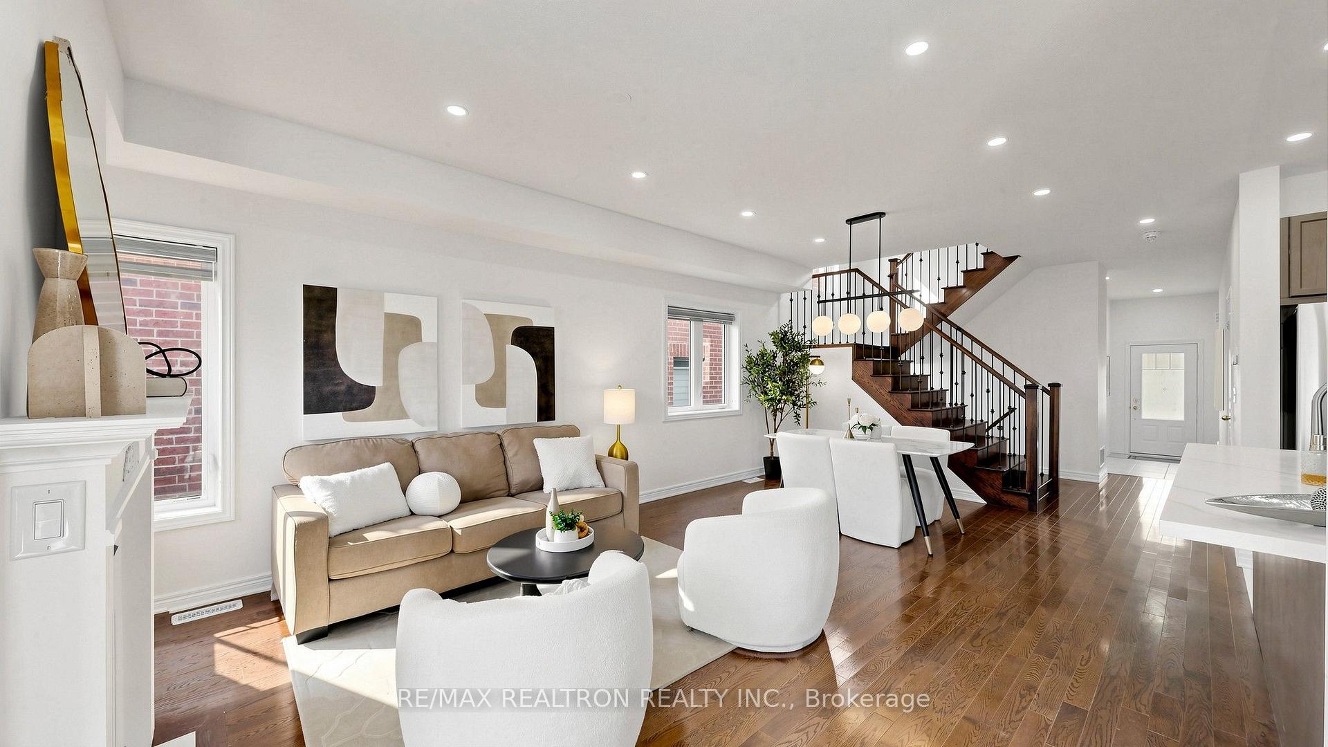 Photo 4 of 23 Foxberry Road, East Gwillimbury, Sharon — HOMEH