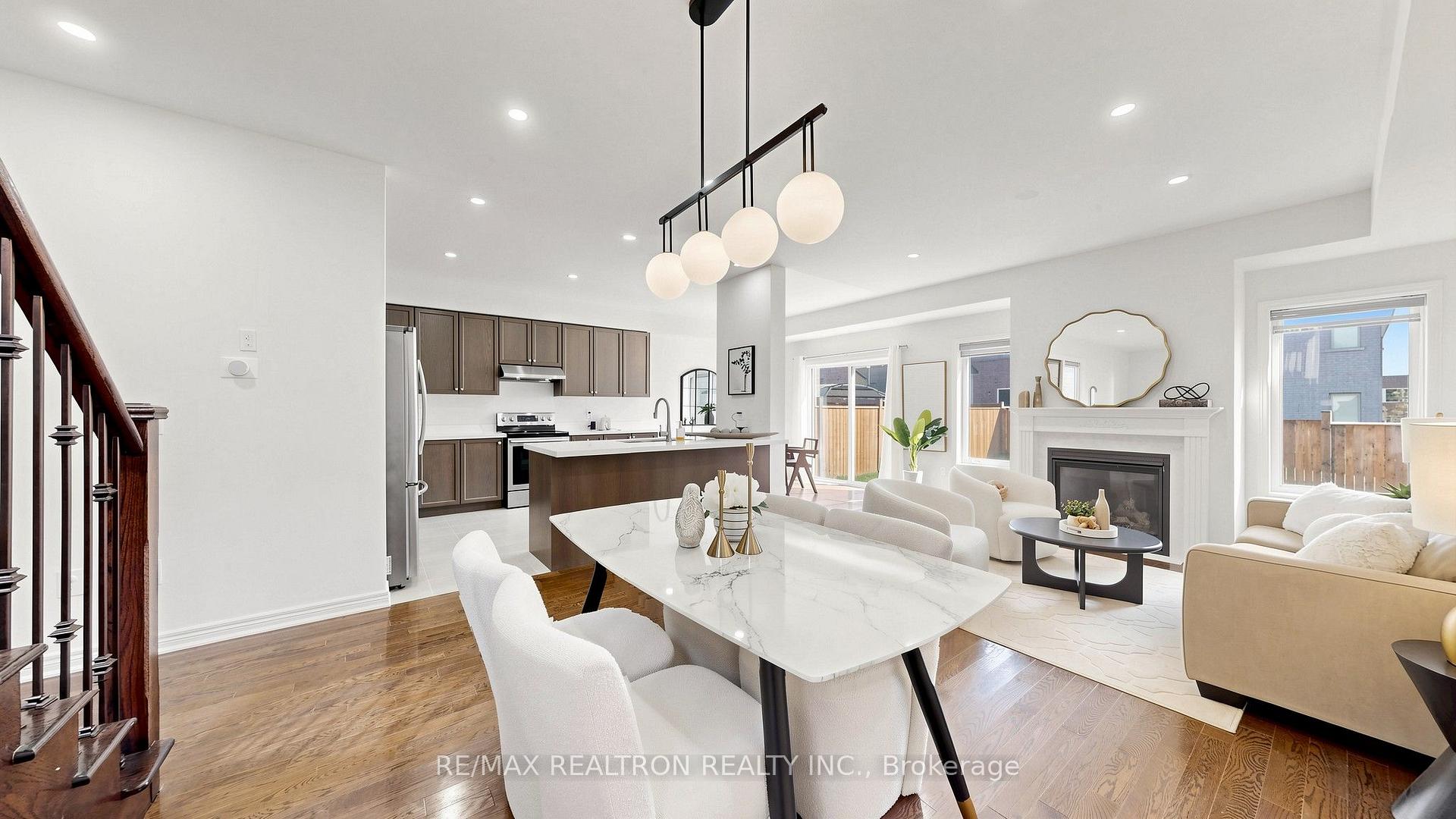 Photo 8 of 23 Foxberry Road, East Gwillimbury, Sharon — HOMEH
