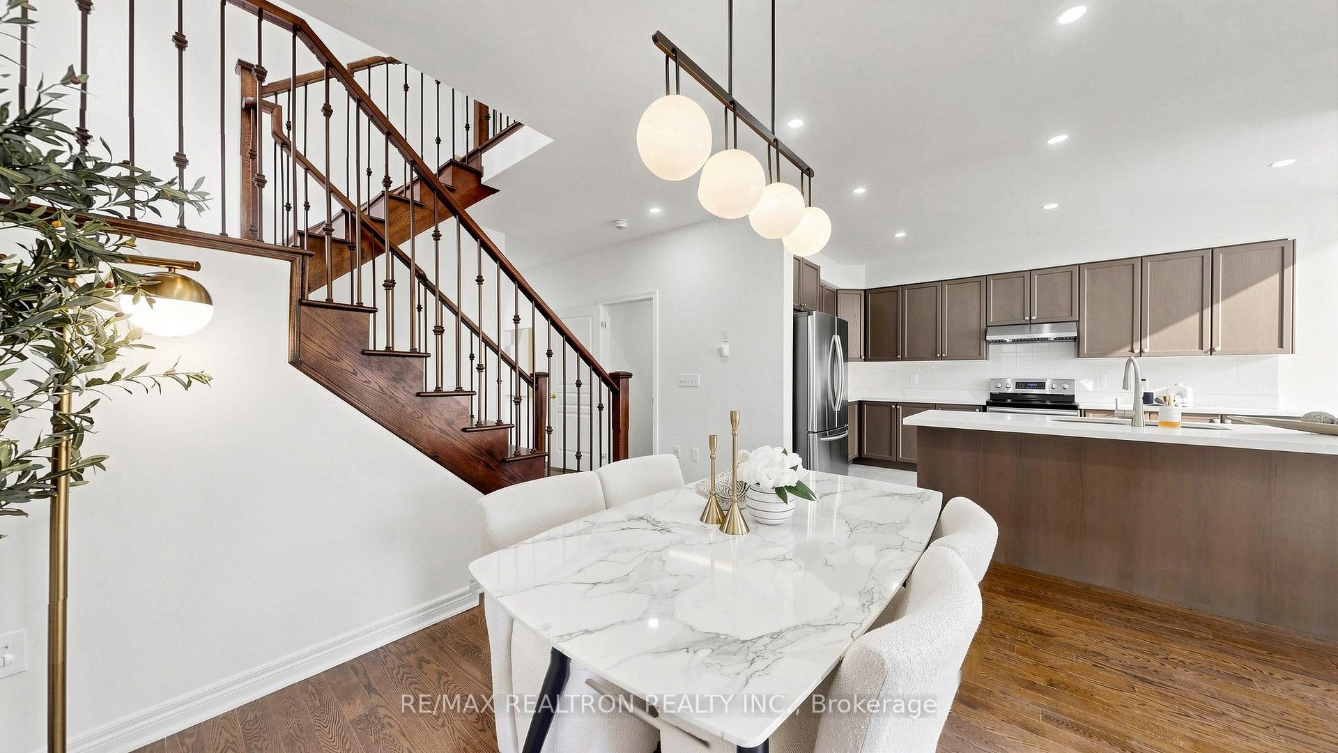 Photo 9 of 23 Foxberry Road, East Gwillimbury, Sharon — HOMEH