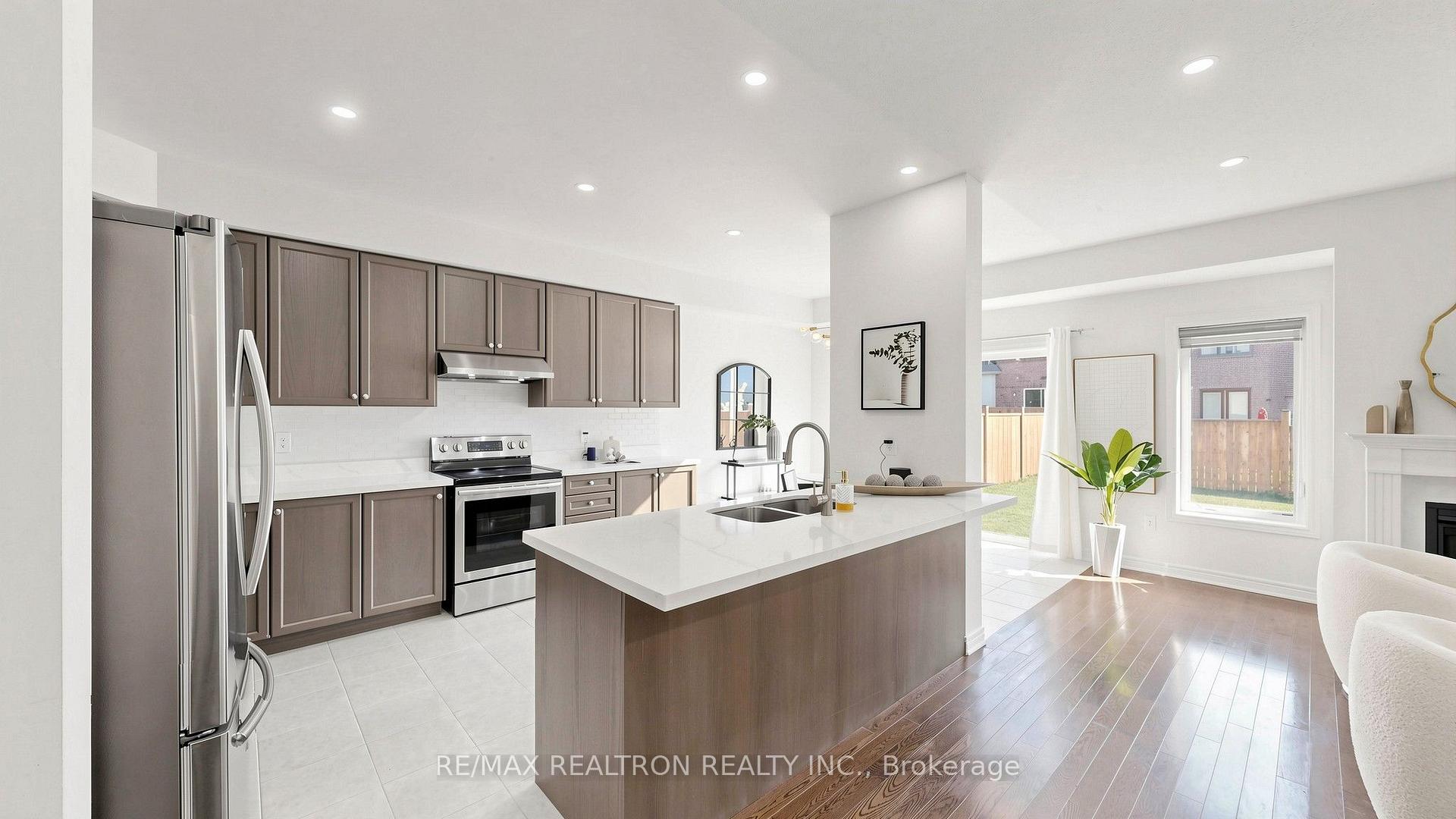 Photo 11 of 23 Foxberry Road, East Gwillimbury, Sharon — HOMEH
