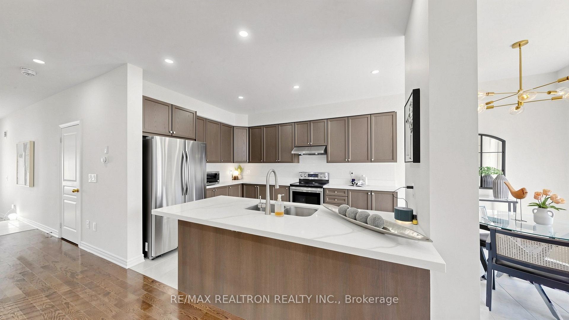 Photo 13 of 23 Foxberry Road, East Gwillimbury, Sharon — HOMEH