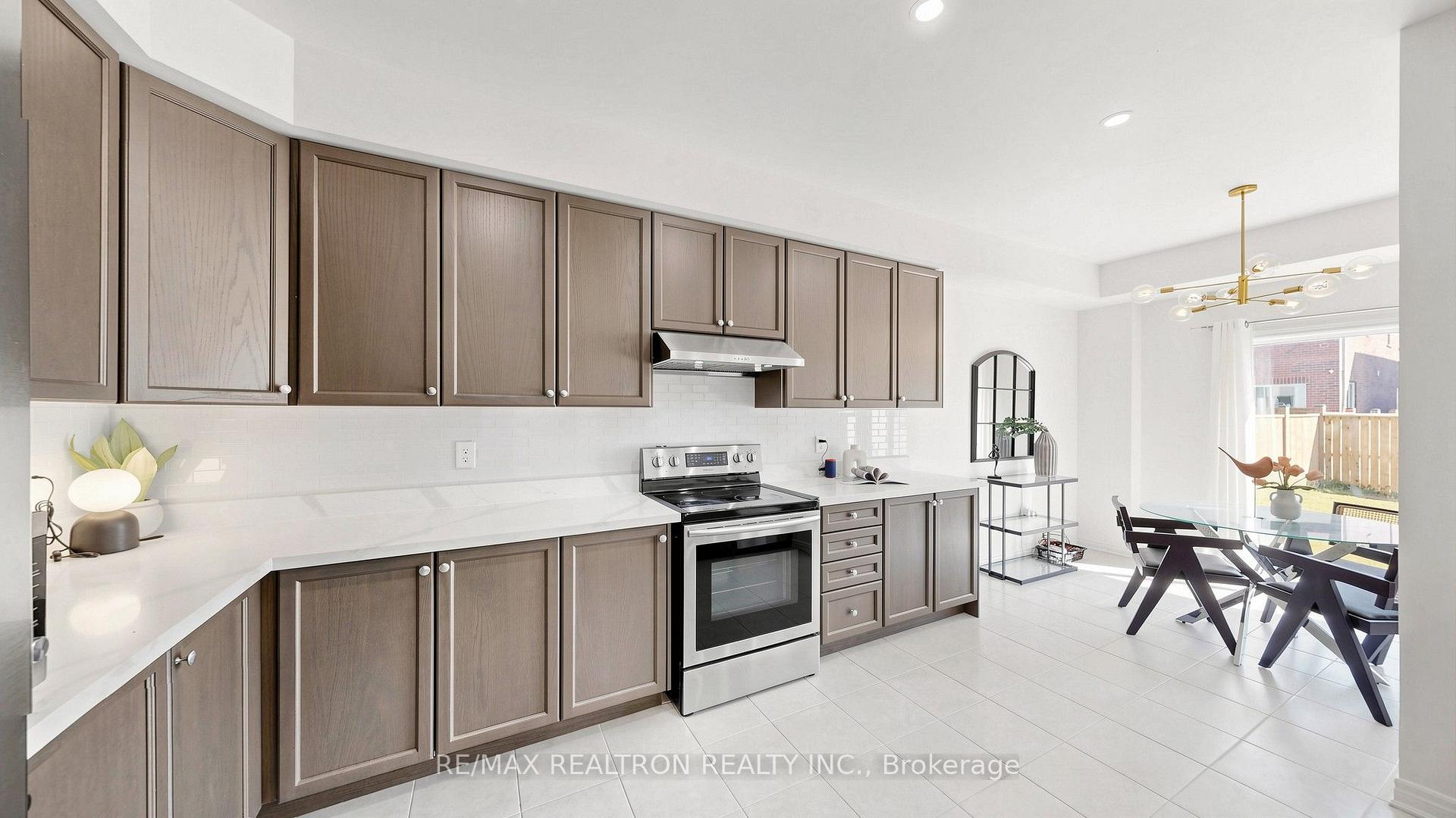 Photo 15 of 23 Foxberry Road, East Gwillimbury, Sharon — HOMEH