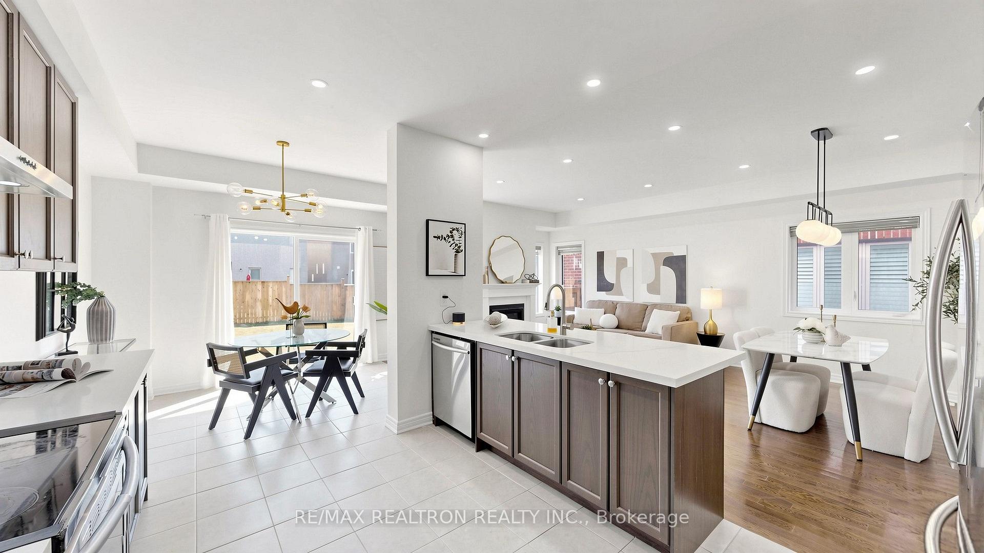 Photo 17 of 23 Foxberry Road, East Gwillimbury, Sharon — HOMEH