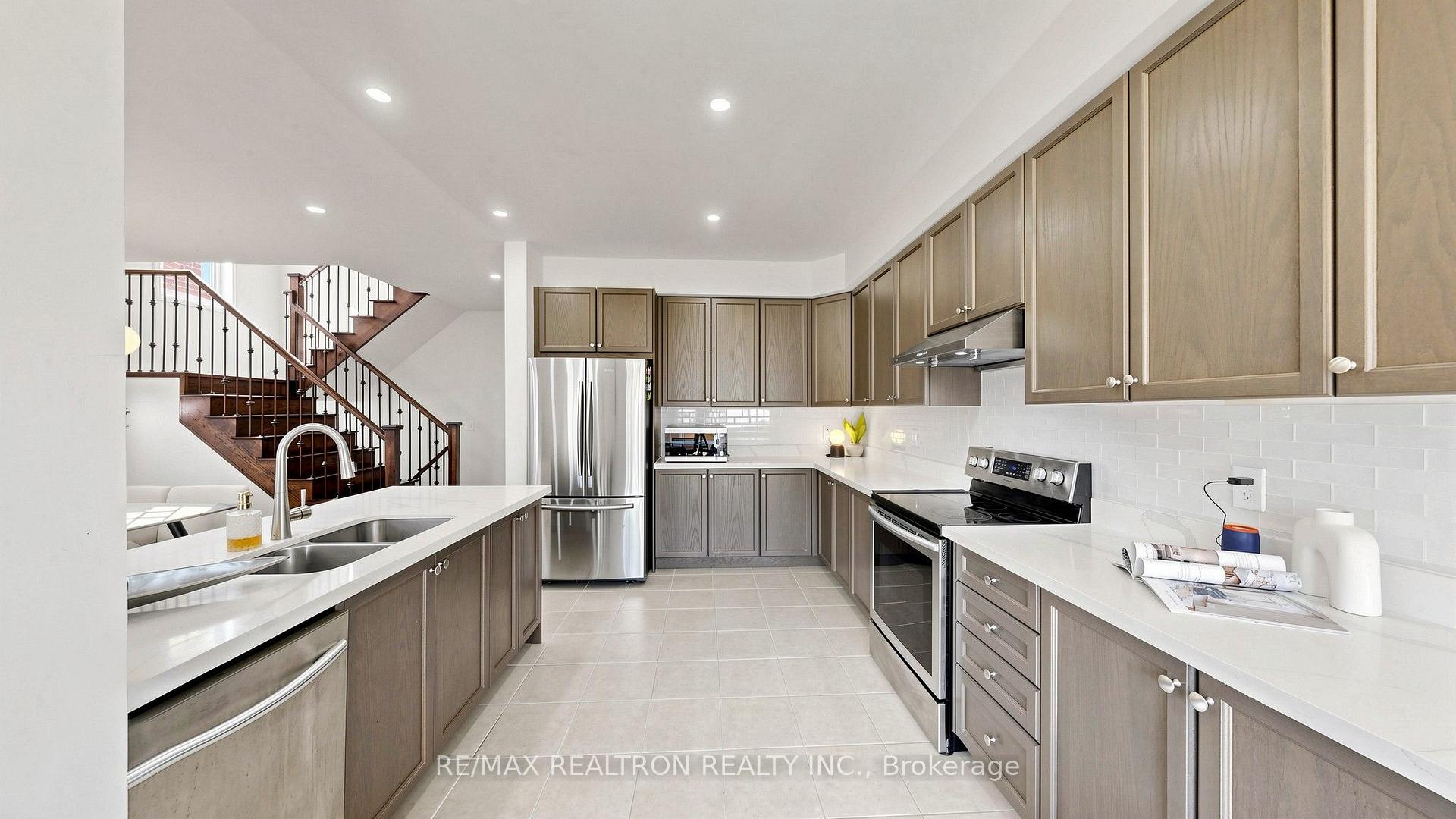 Photo 18 of 23 Foxberry Road, East Gwillimbury, Sharon — HOMEH