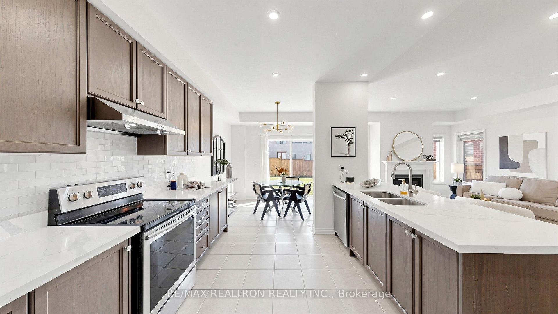 Photo 19 of 23 Foxberry Road, East Gwillimbury, Sharon — HOMEH