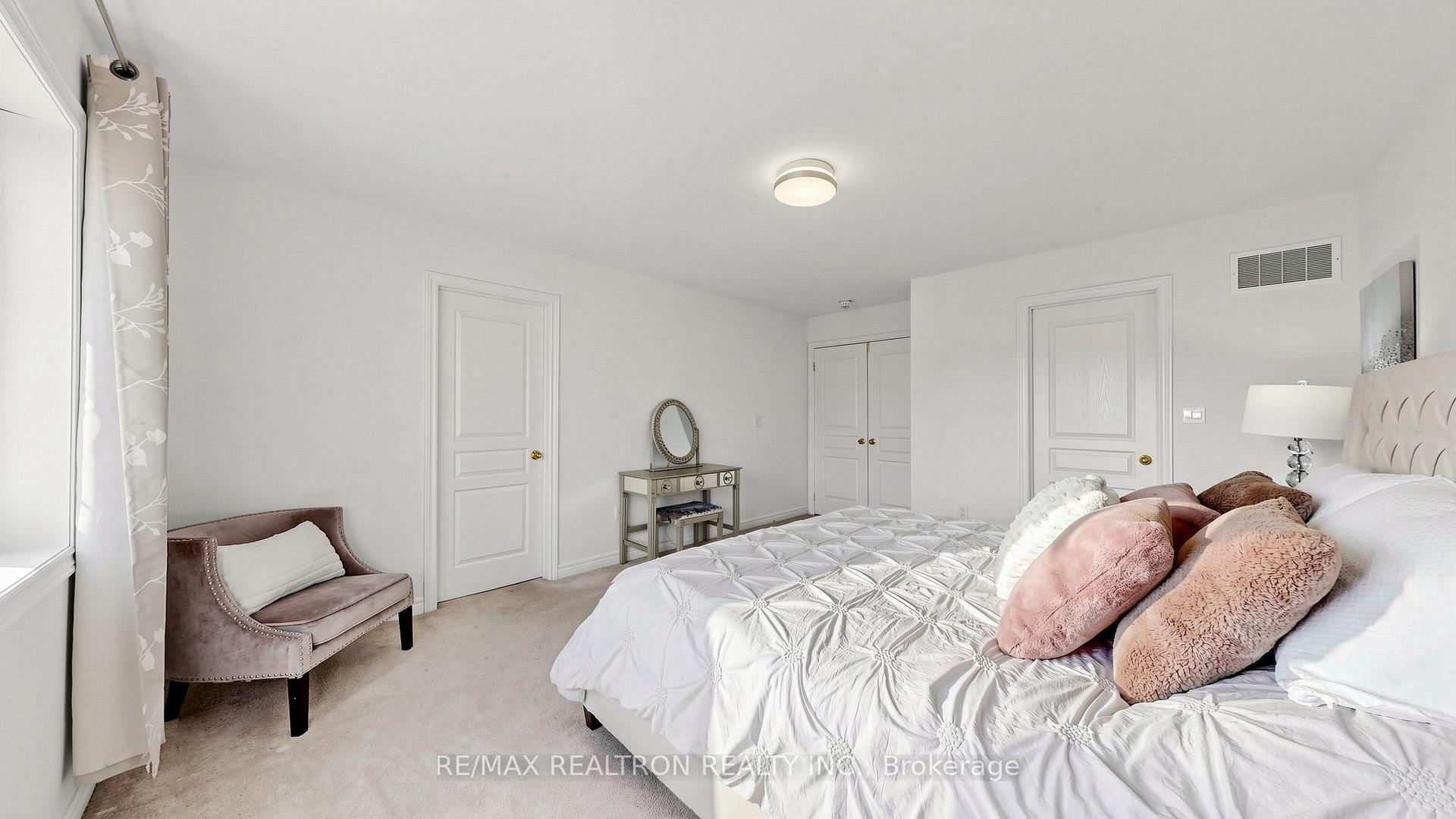 Photo 28 of 23 Foxberry Road, East Gwillimbury, Sharon — HOMEH