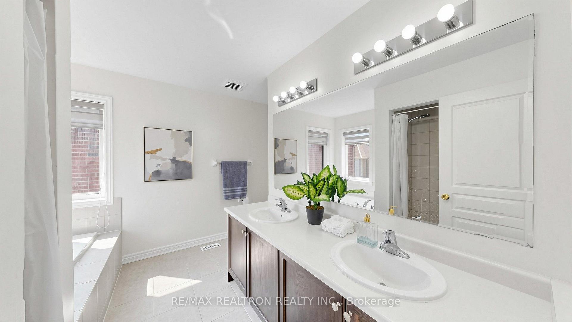 Photo 29 of 23 Foxberry Road, East Gwillimbury, Sharon — HOMEH