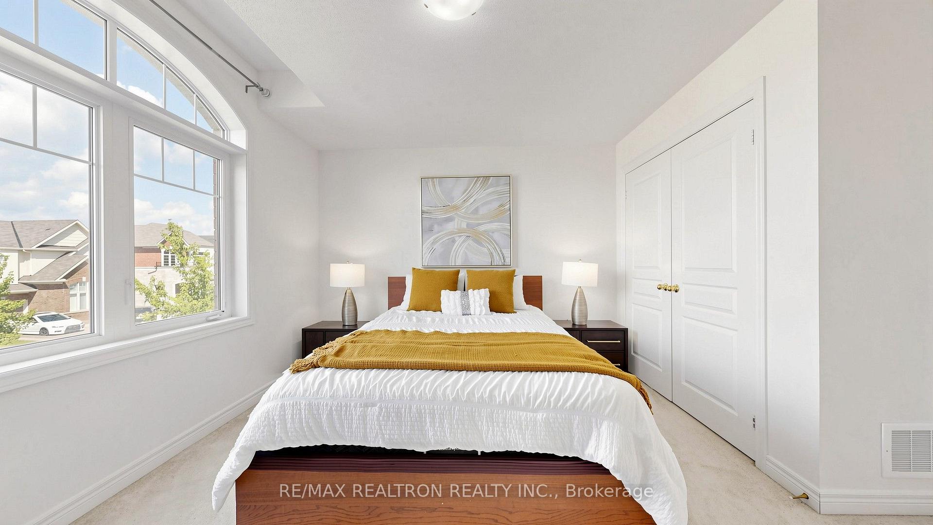 Photo 32 of 23 Foxberry Road, East Gwillimbury, Sharon — HOMEH
