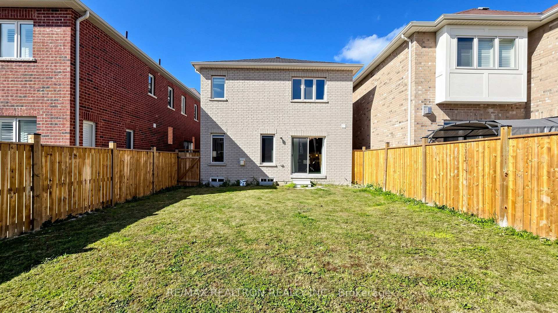 Photo 40 of 23 Foxberry Road, East Gwillimbury, Sharon — HOMEH