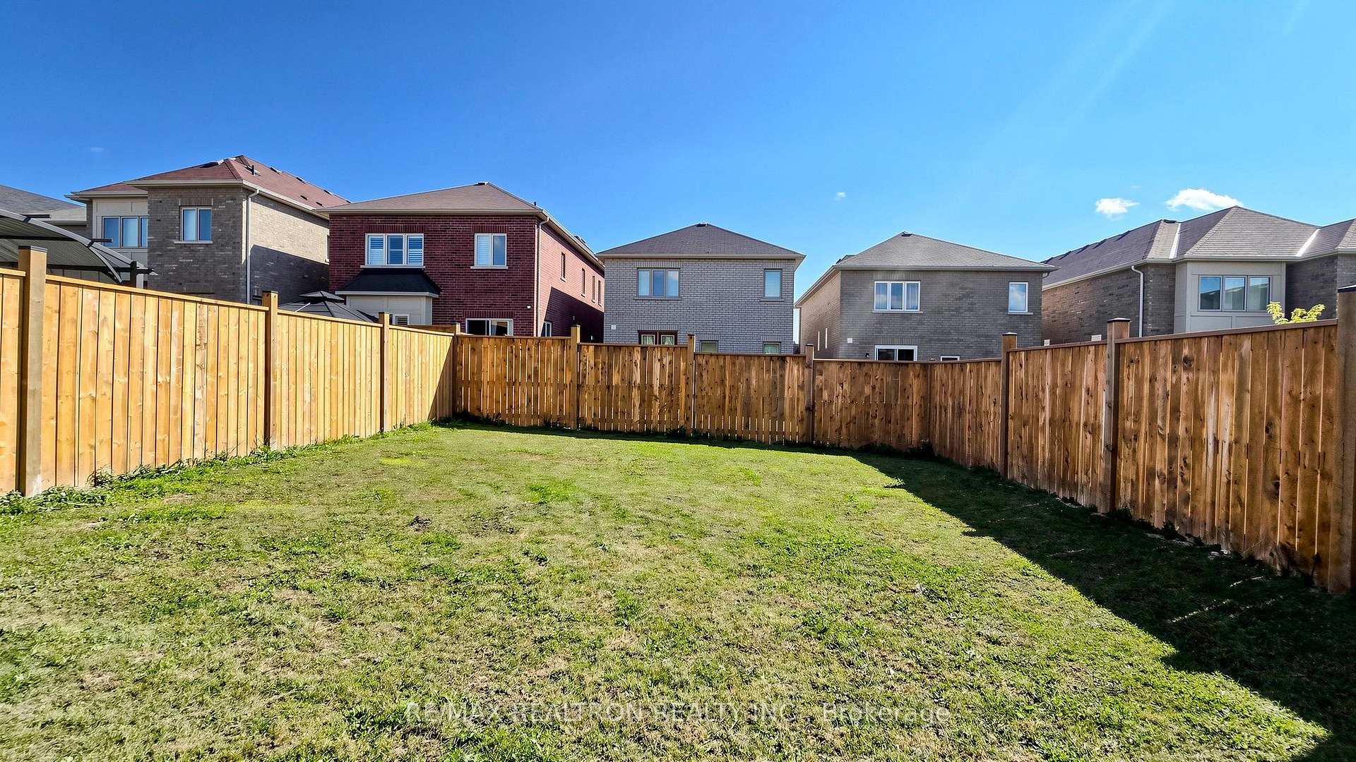 Photo 41 of 23 Foxberry Road, East Gwillimbury, Sharon — HOMEH