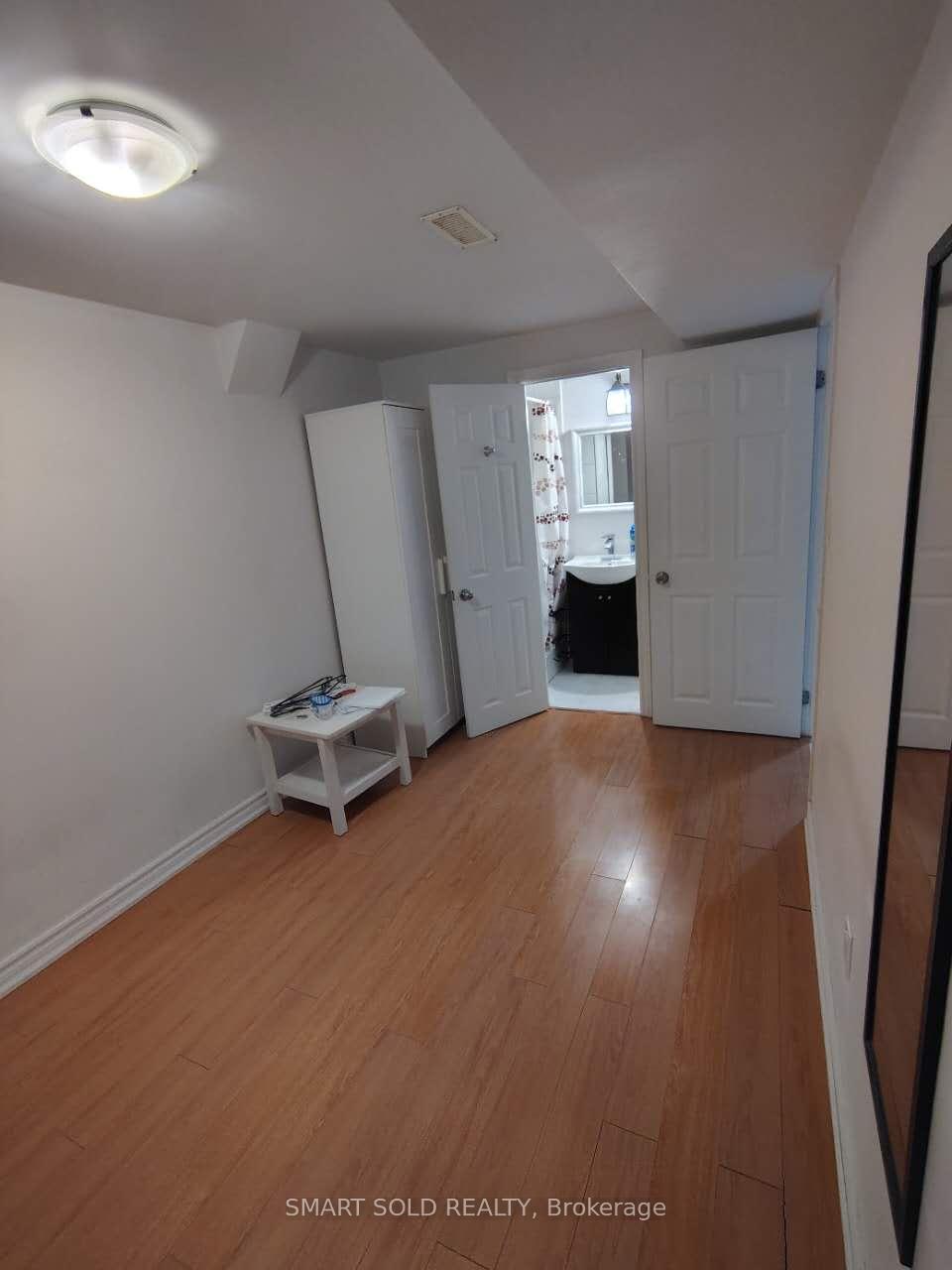 Photo 5 of Lower 66 Bellevue Avenue, Toronto, Kensington-Chinatown — HOMEH
