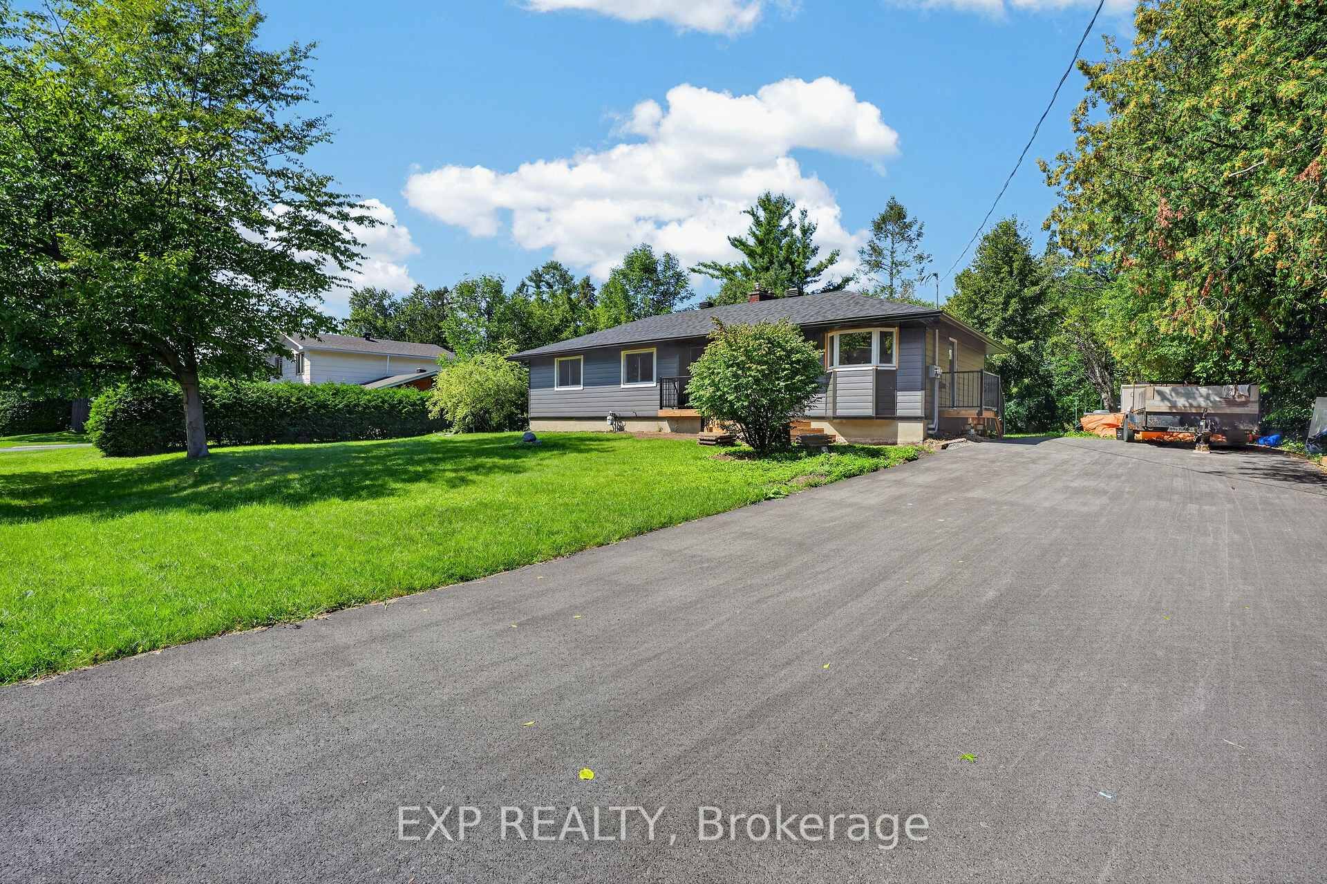 Photo 2 of 137 Grenfell Crescent, Ottawa, Grenfell Glen — HOMEH