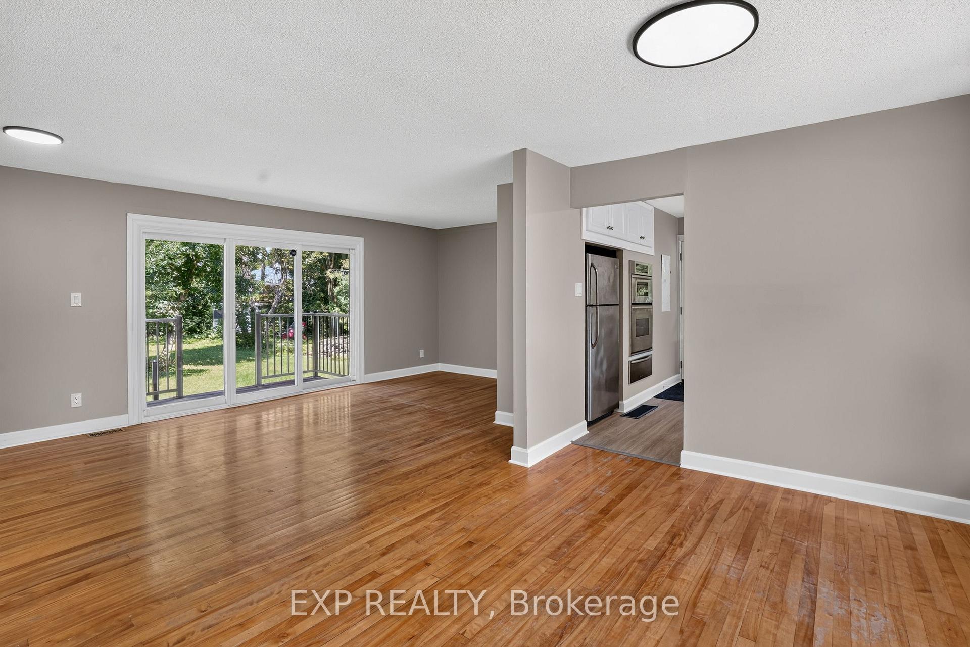 Photo 3 of 137 Grenfell Crescent, Ottawa, Grenfell Glen — HOMEH
