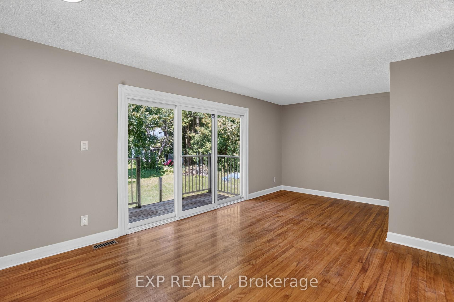 Photo 4 of 137 Grenfell Crescent, Ottawa, Grenfell Glen — HOMEH