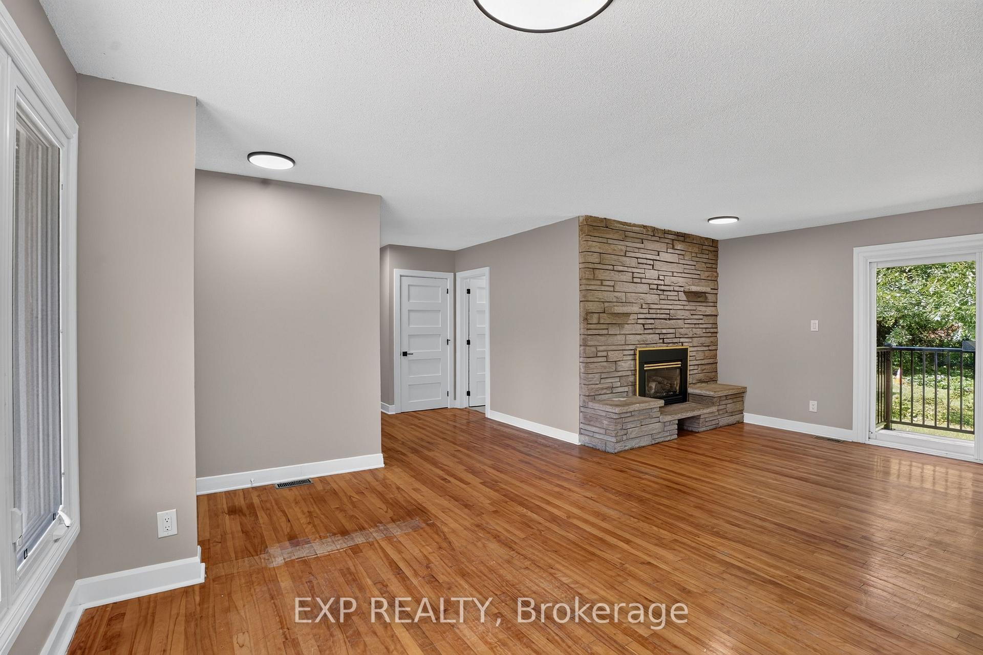 Photo 5 of 137 Grenfell Crescent, Ottawa, Grenfell Glen — HOMEH