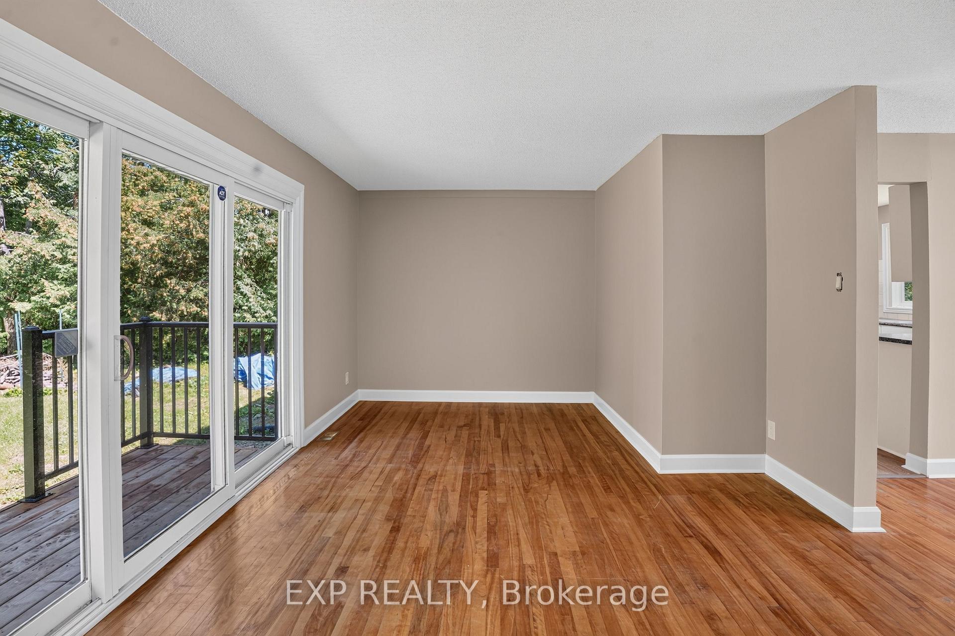 Photo 6 of 137 Grenfell Crescent, Ottawa, Grenfell Glen — HOMEH