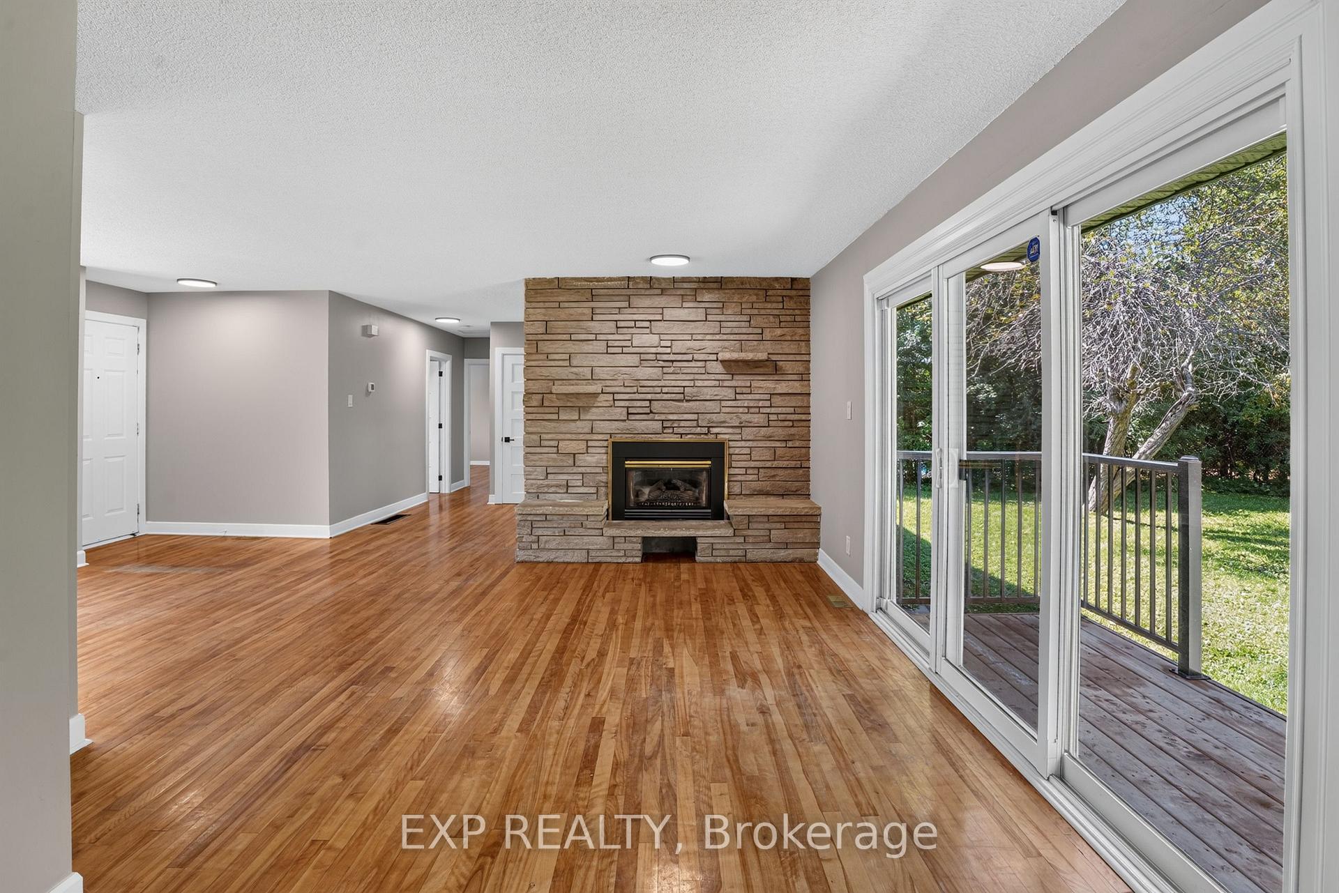 Photo 11 of 137 Grenfell Crescent, Ottawa, Grenfell Glen — HOMEH