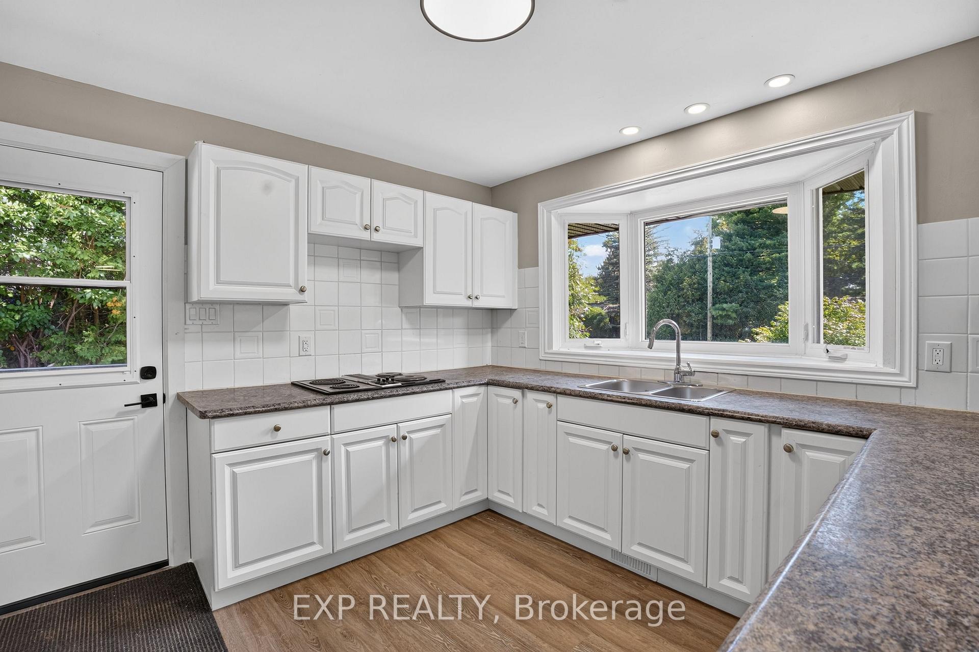 Photo 13 of 137 Grenfell Crescent, Ottawa, Grenfell Glen — HOMEH