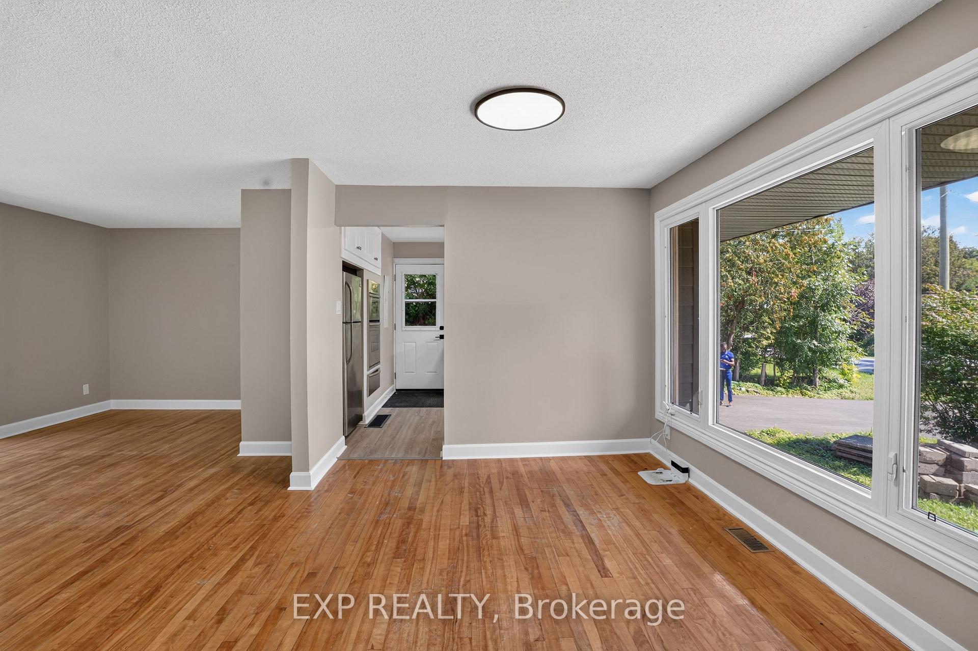 Photo 9 of 137 Grenfell Crescent, Ottawa, Grenfell Glen — HOMEH