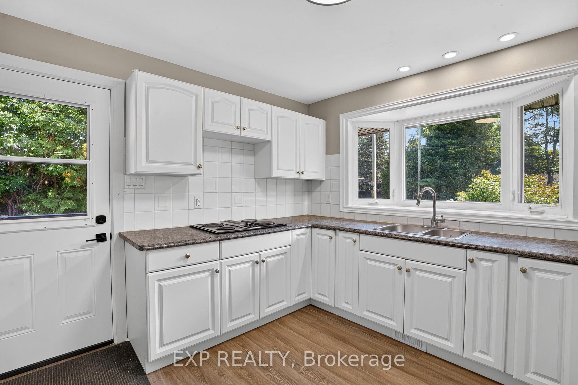 Photo 17 of 137 Grenfell Crescent, Ottawa, Grenfell Glen — HOMEH