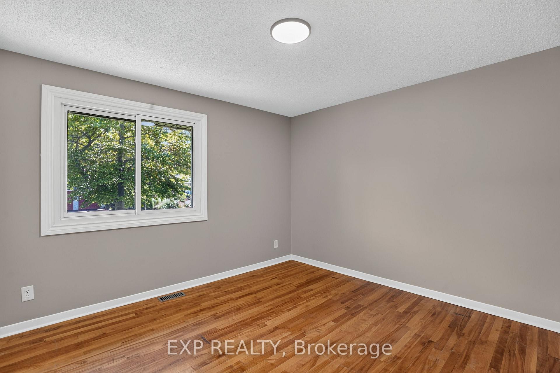 Photo 26 of 137 Grenfell Crescent, Ottawa, Grenfell Glen — HOMEH