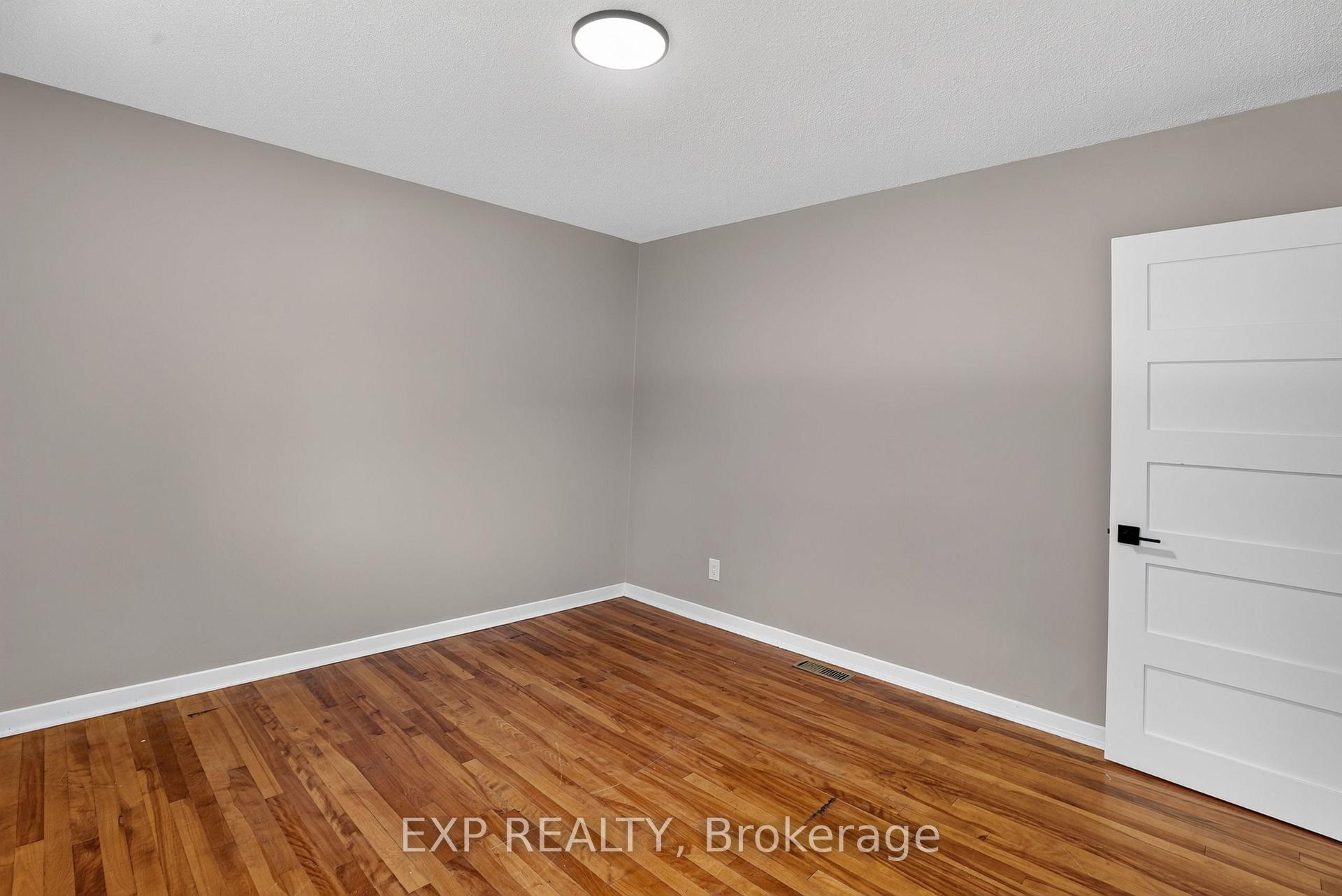 Photo 33 of 137 Grenfell Crescent, Ottawa, Grenfell Glen — HOMEH