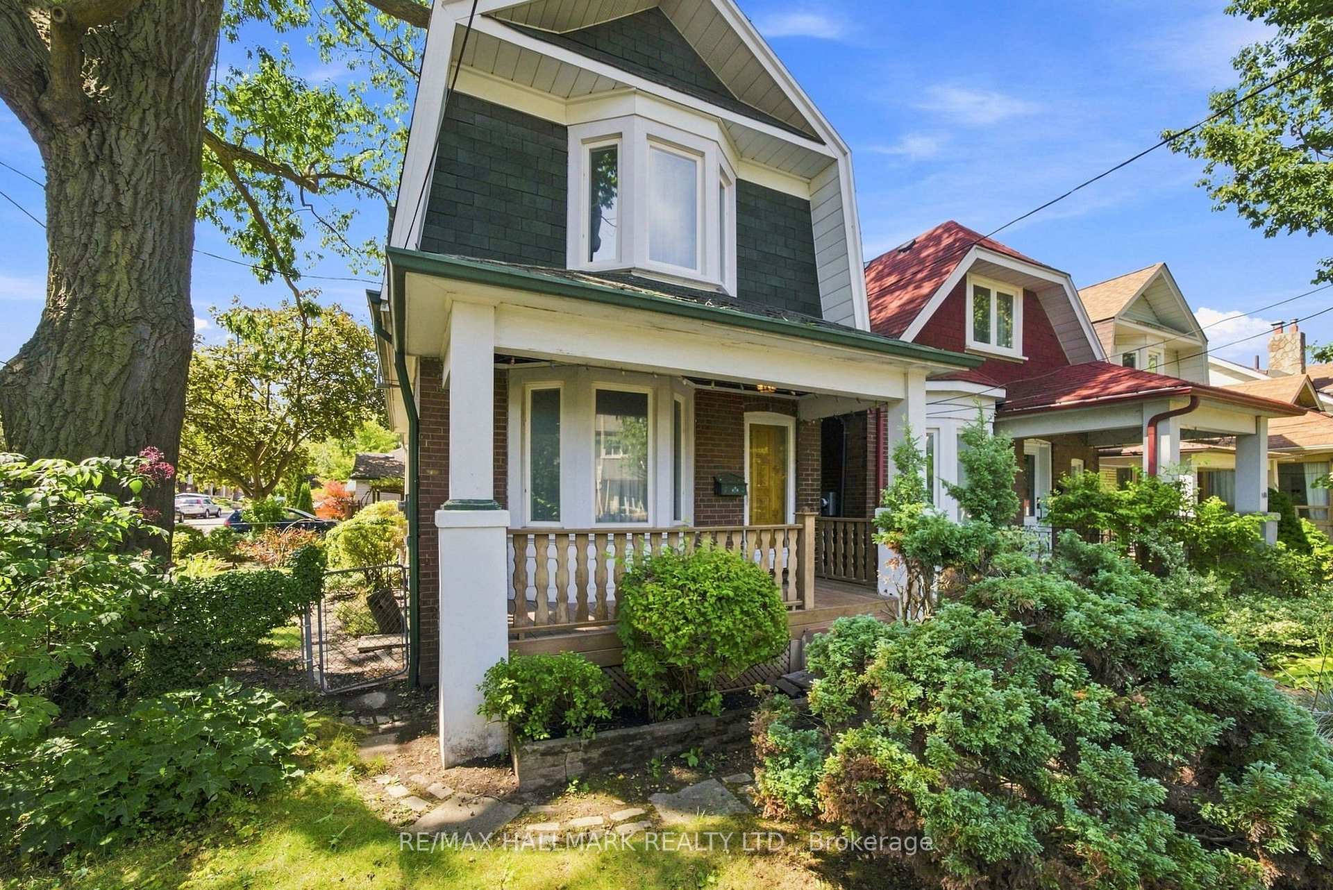 Photo 4 of 104 Chisholm Avenue, Toronto, Woodbine-Lumsden — HOMEH