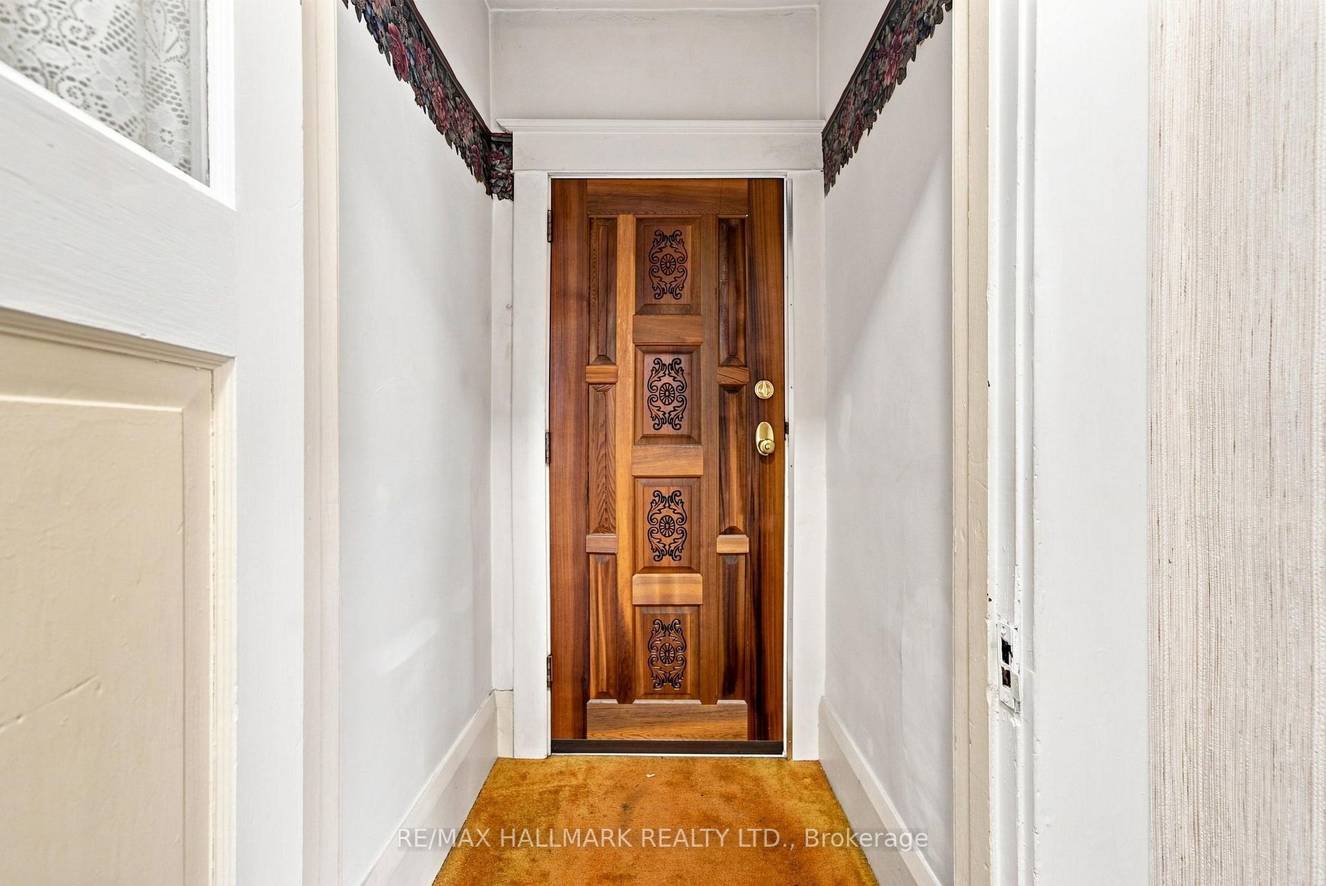Photo 8 of 104 Chisholm Avenue, Toronto, Woodbine-Lumsden — HOMEH