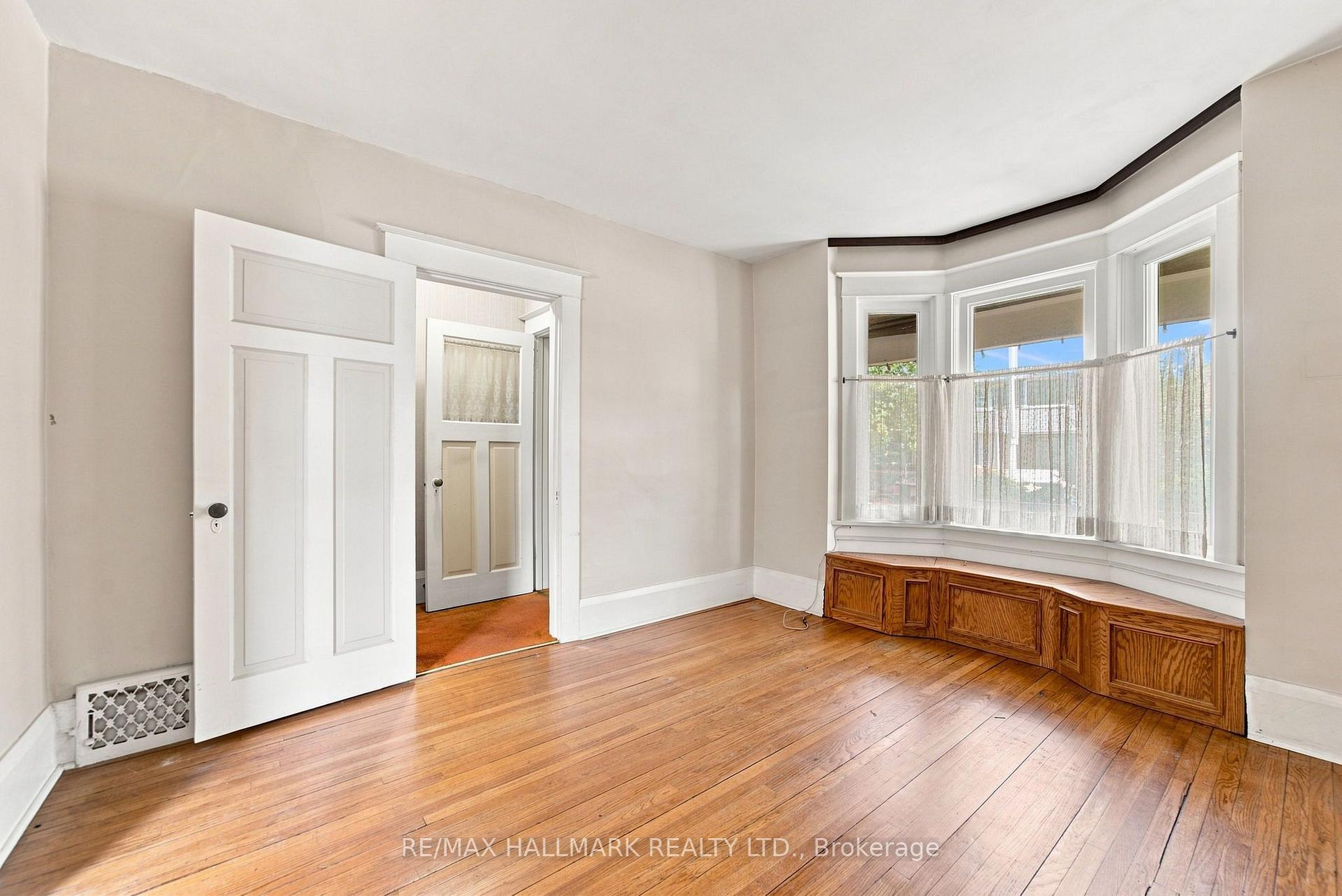 Photo 9 of 104 Chisholm Avenue, Toronto, Woodbine-Lumsden — HOMEH
