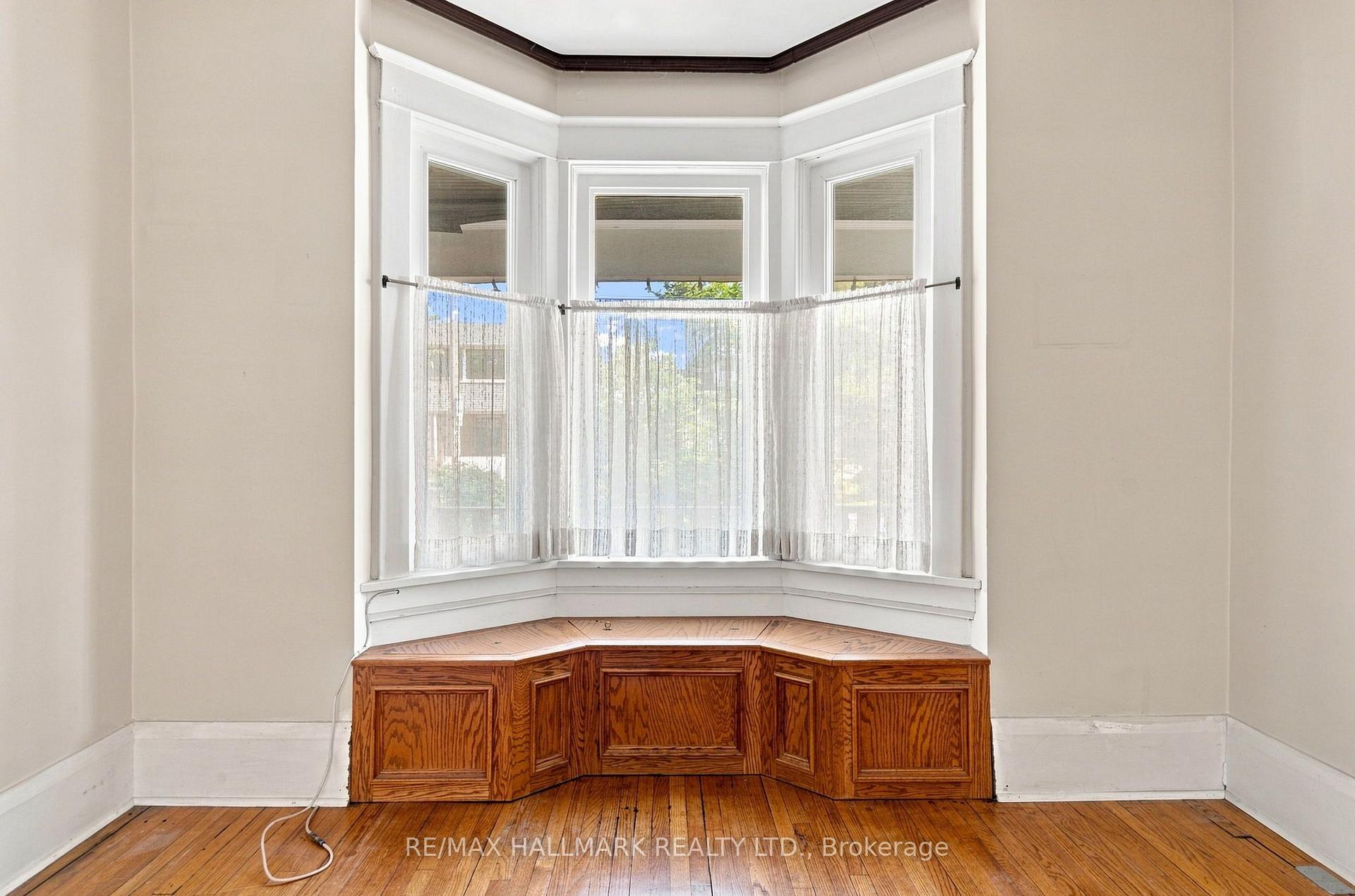 Photo 11 of 104 Chisholm Avenue, Toronto, Woodbine-Lumsden — HOMEH