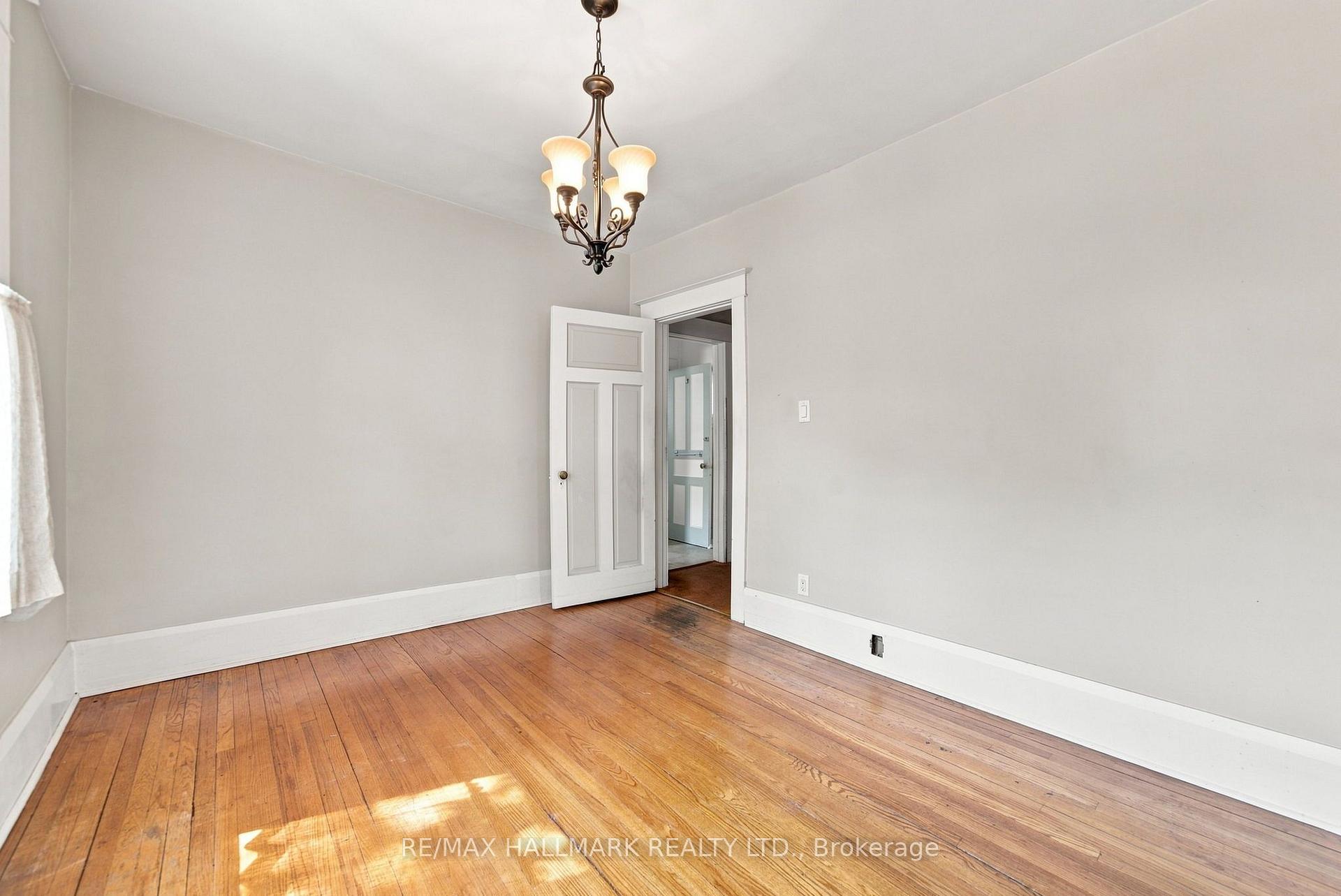 Photo 13 of 104 Chisholm Avenue, Toronto, Woodbine-Lumsden — HOMEH