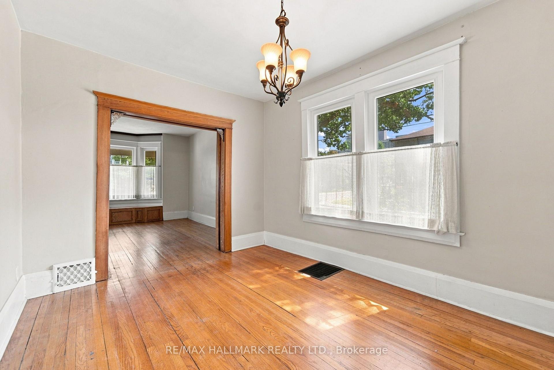 Photo 14 of 104 Chisholm Avenue, Toronto, Woodbine-Lumsden — HOMEH