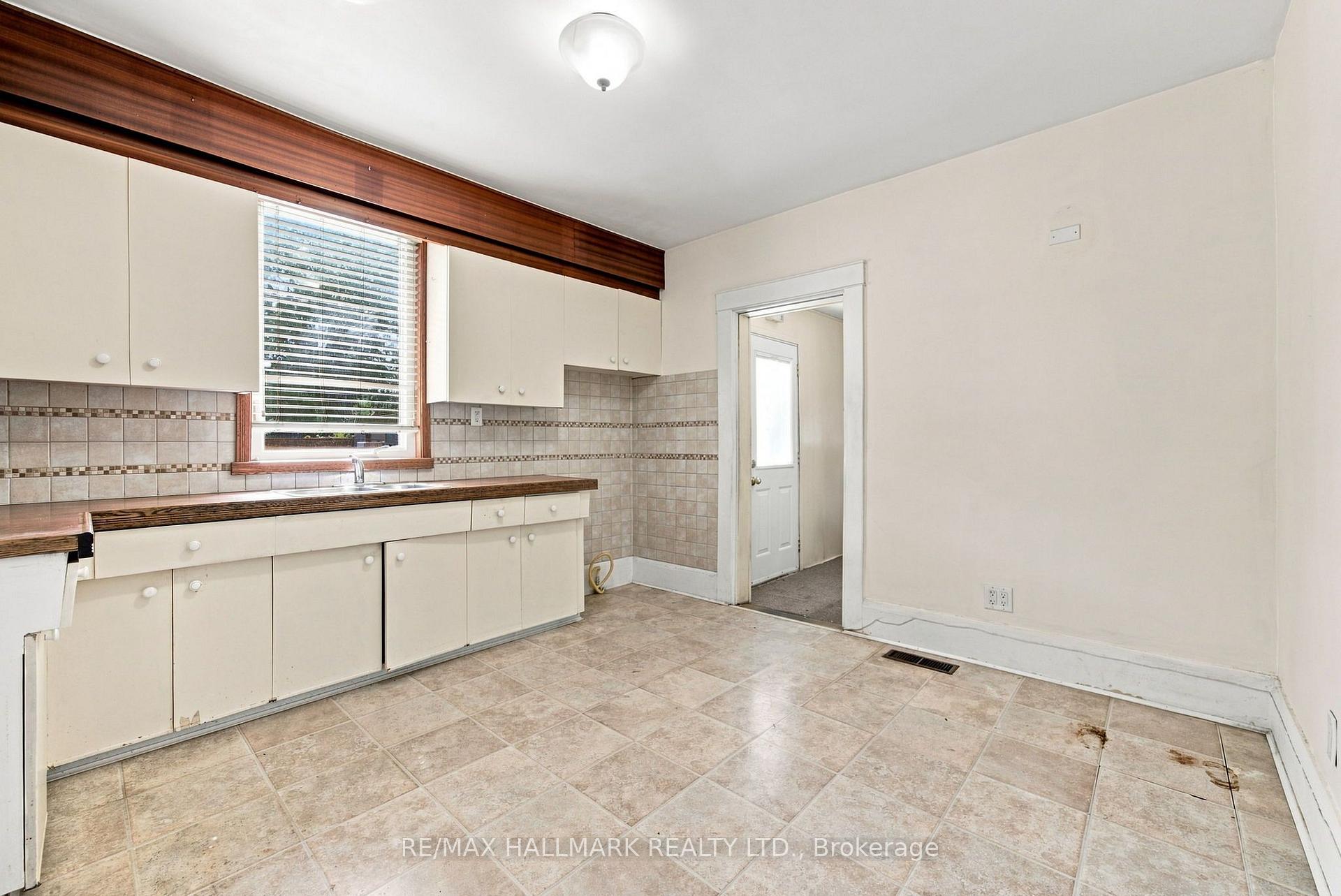 Photo 15 of 104 Chisholm Avenue, Toronto, Woodbine-Lumsden — HOMEH
