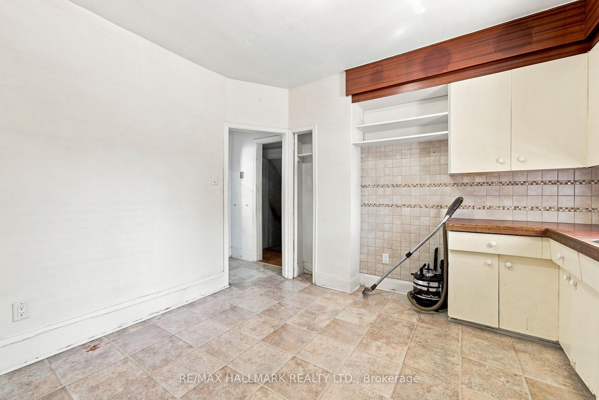 Photo 17 of 104 Chisholm Avenue, Toronto, Woodbine-Lumsden — HOMEH