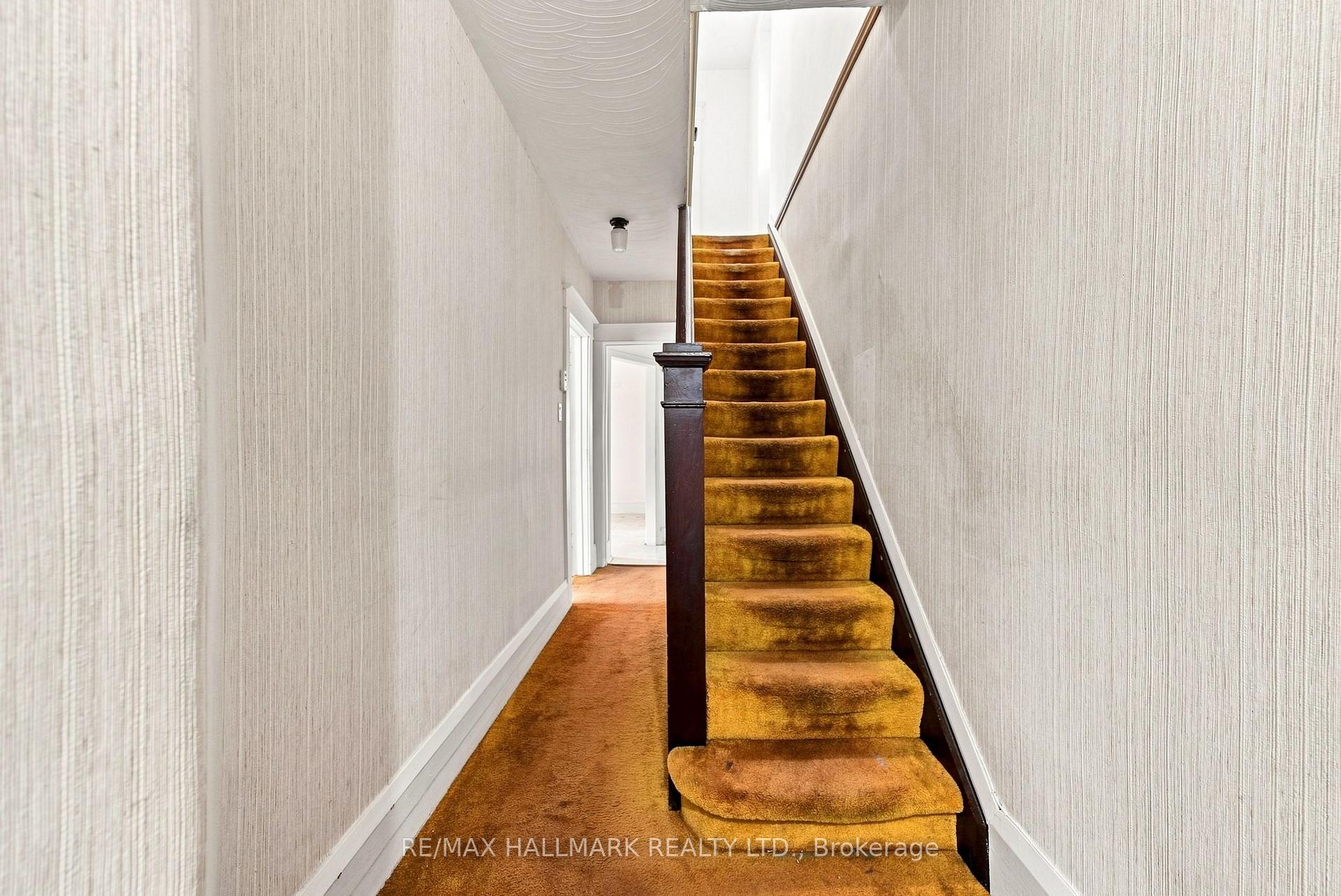 Photo 20 of 104 Chisholm Avenue, Toronto, Woodbine-Lumsden — HOMEH