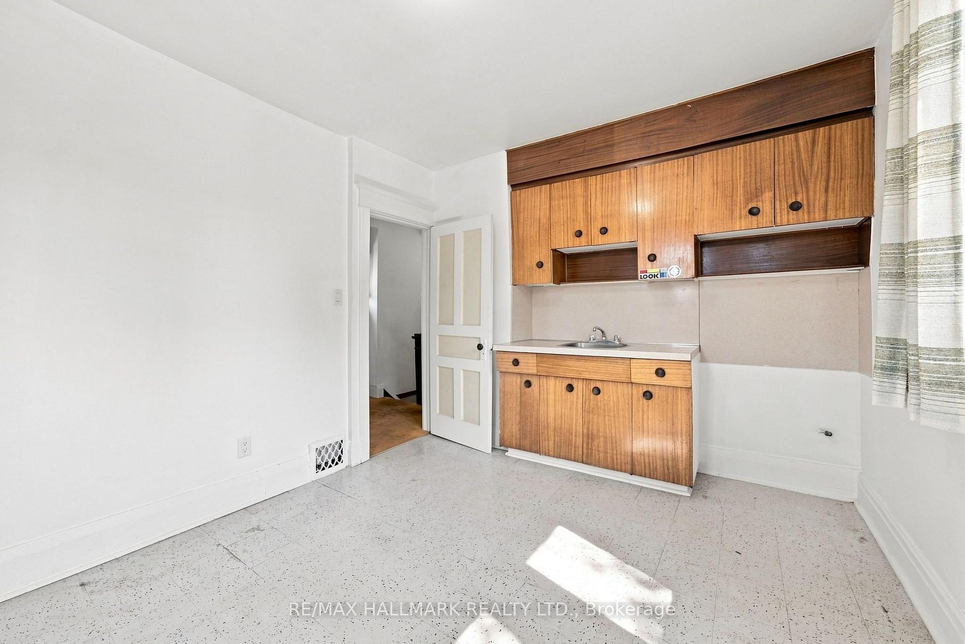Photo 23 of 104 Chisholm Avenue, Toronto, Woodbine-Lumsden — HOMEH
