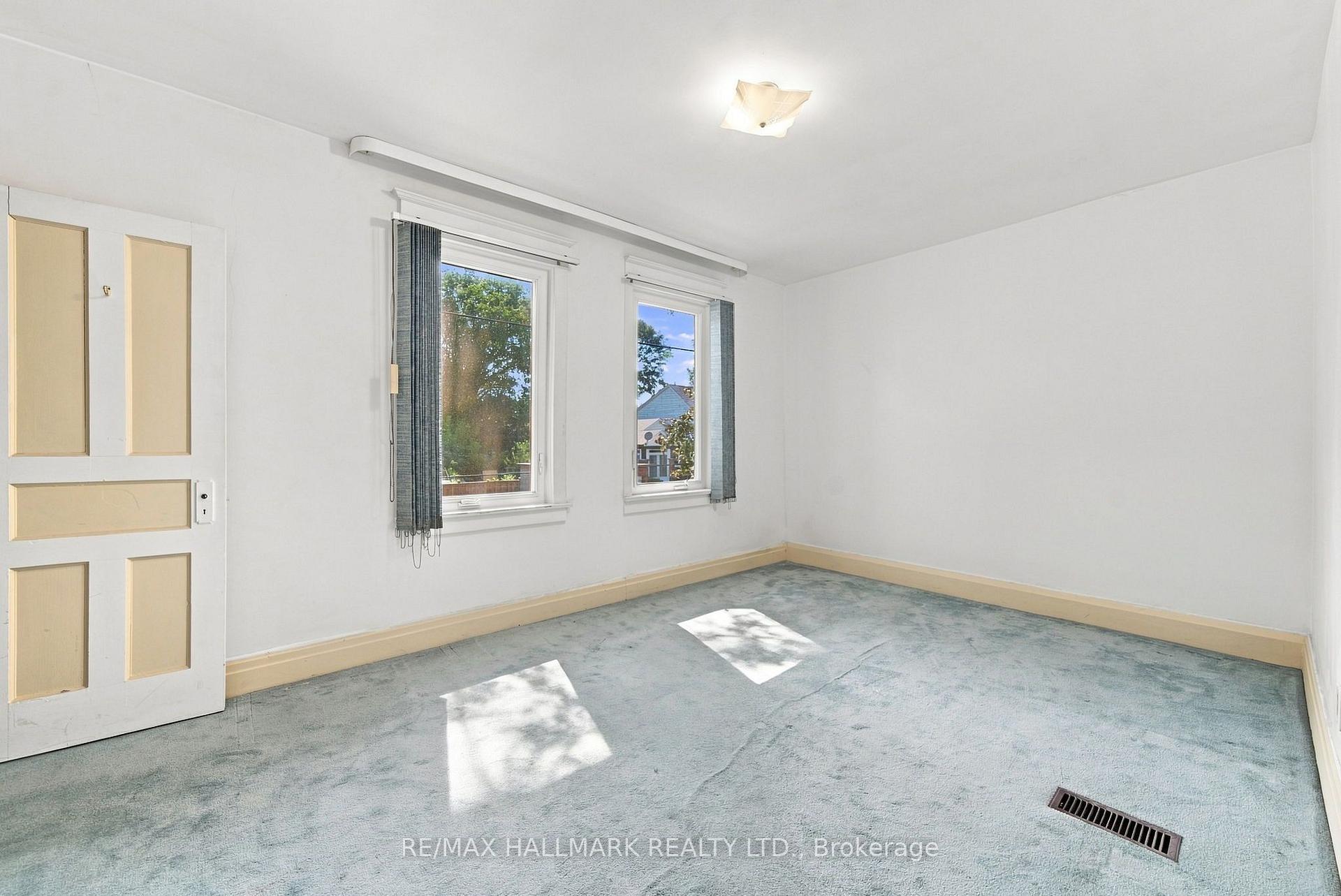Photo 24 of 104 Chisholm Avenue, Toronto, Woodbine-Lumsden — HOMEH