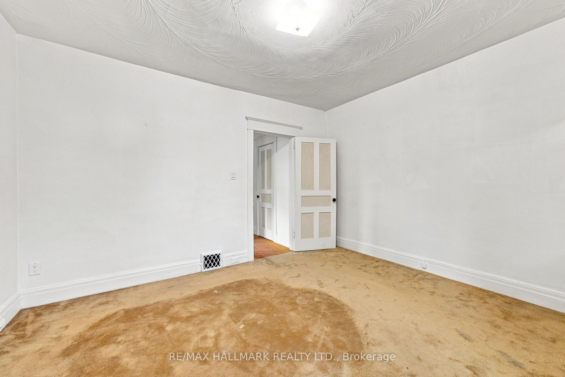 Photo 28 of 104 Chisholm Avenue, Toronto, Woodbine-Lumsden — HOMEH