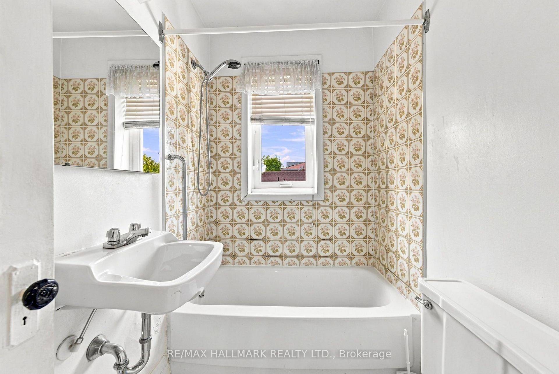 Photo 29 of 104 Chisholm Avenue, Toronto, Woodbine-Lumsden — HOMEH