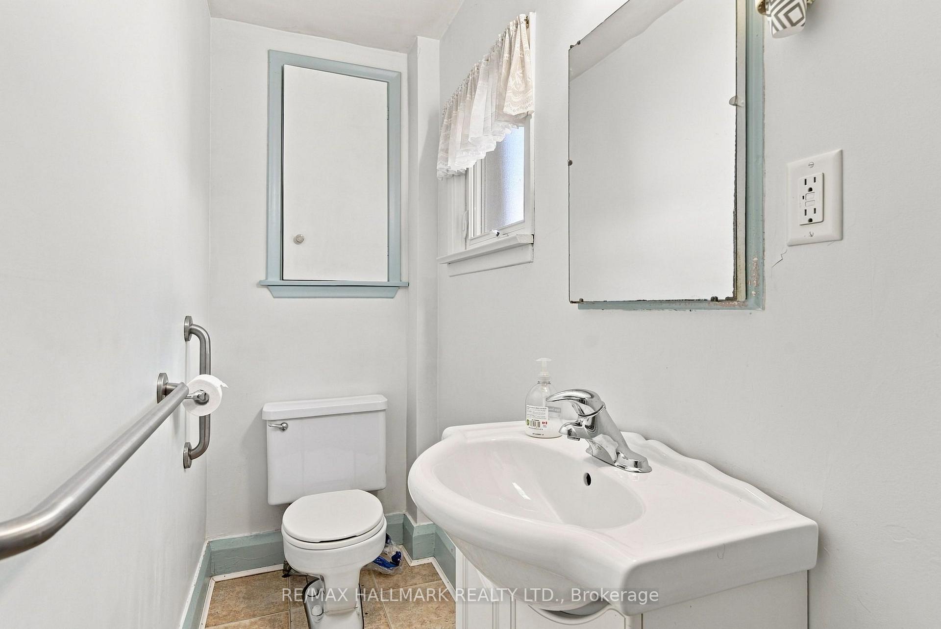 Photo 31 of 104 Chisholm Avenue, Toronto, Woodbine-Lumsden — HOMEH