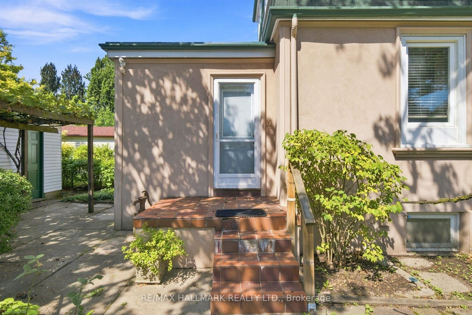 Photo 37 of 104 Chisholm Avenue, Toronto, Woodbine-Lumsden — HOMEH