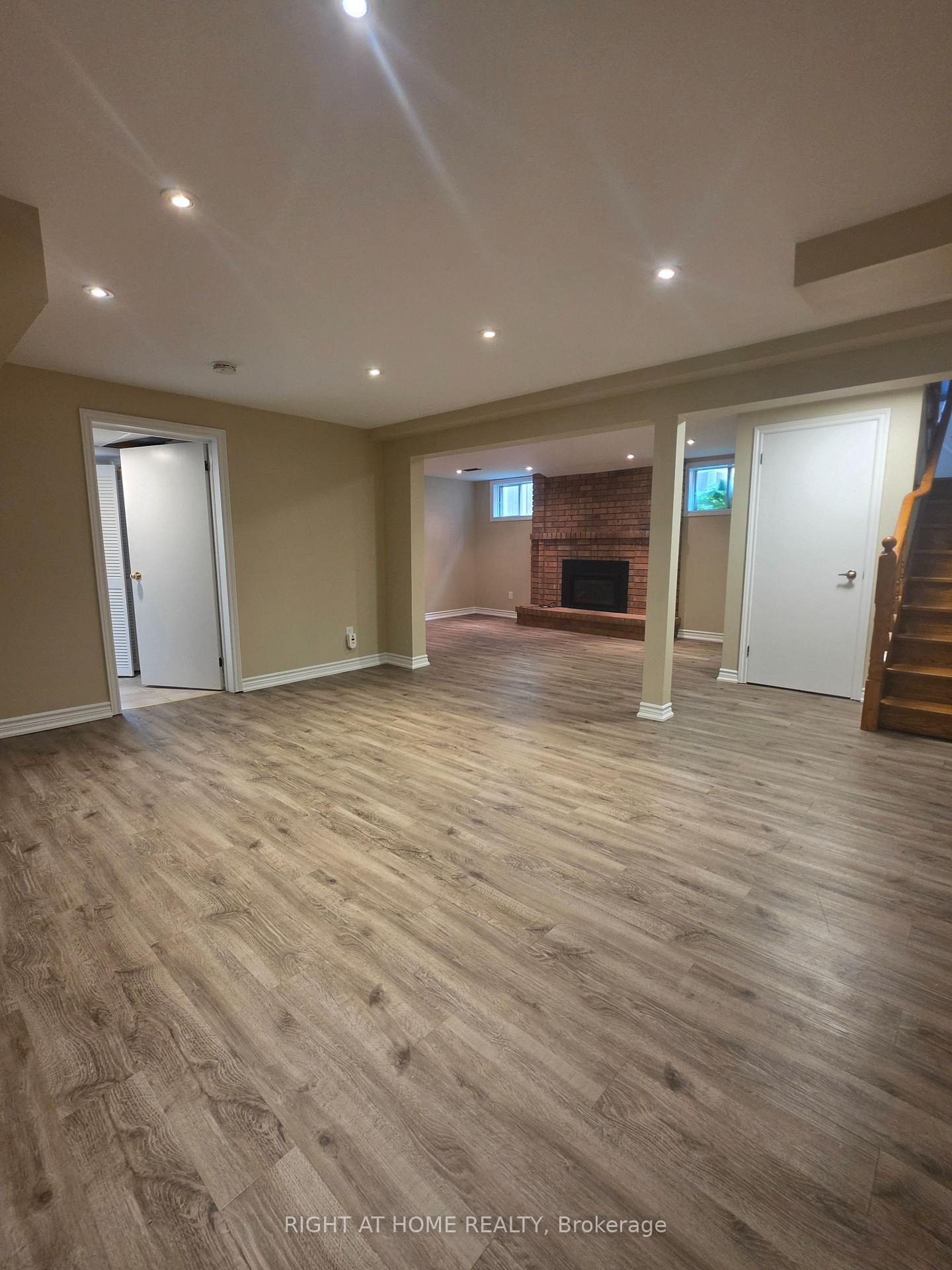 Photo 2 of 250 Hemlock Drive, Whitchurch-Stouffville, Stouffville — HOMEH