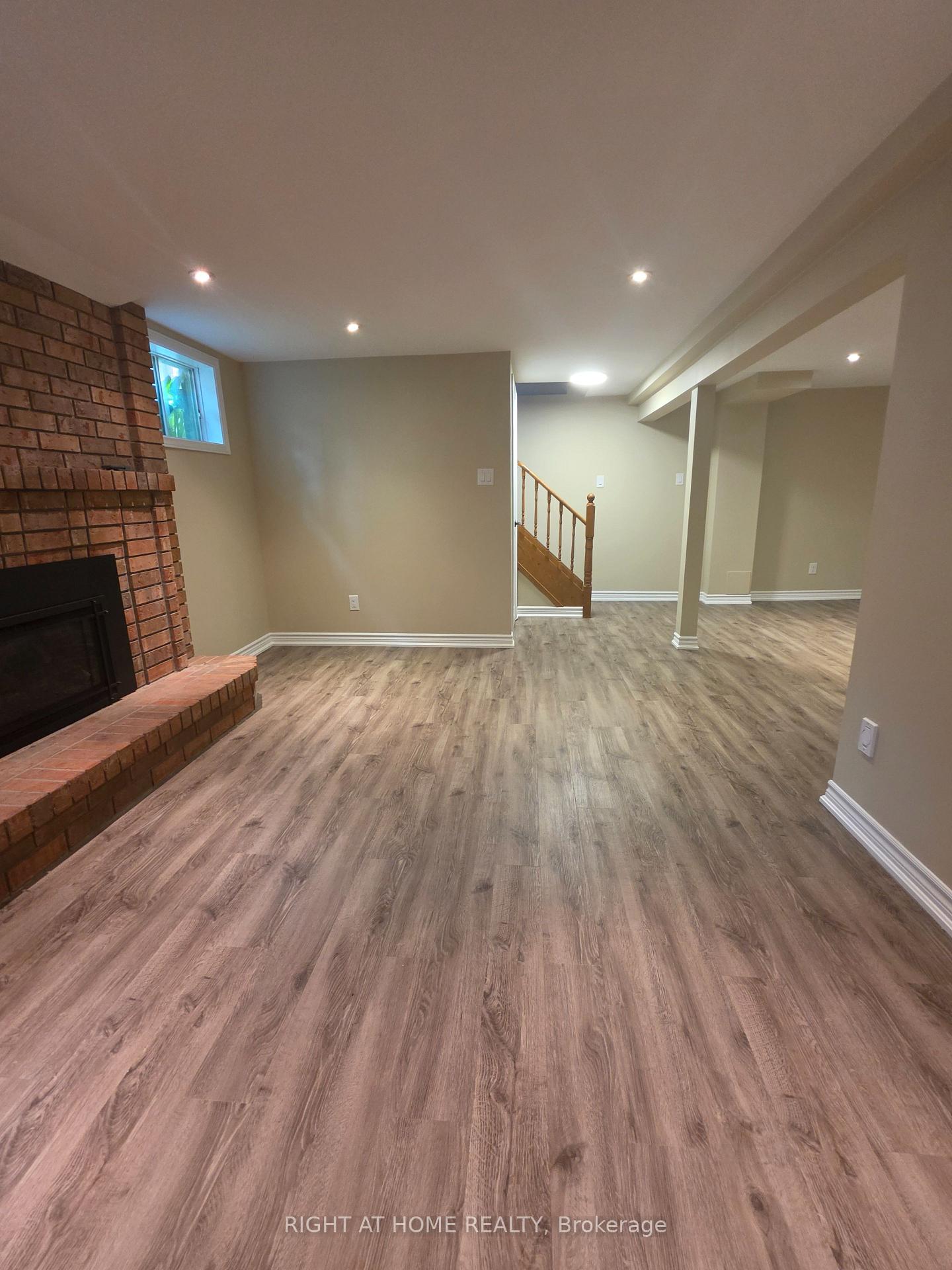 Photo 3 of 250 Hemlock Drive, Whitchurch-Stouffville, Stouffville — HOMEH
