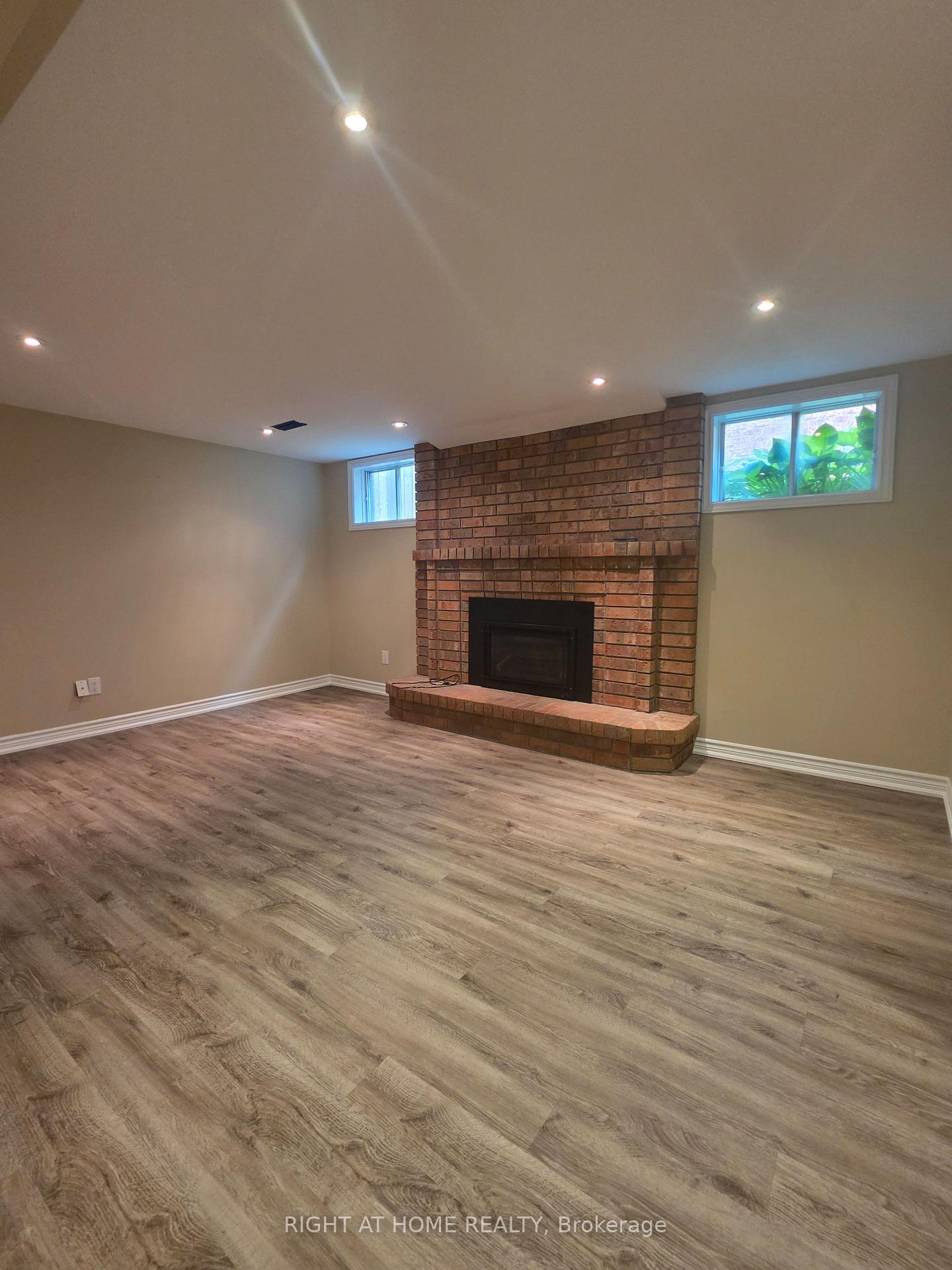 Photo 4 of 250 Hemlock Drive, Whitchurch-Stouffville, Stouffville — HOMEH