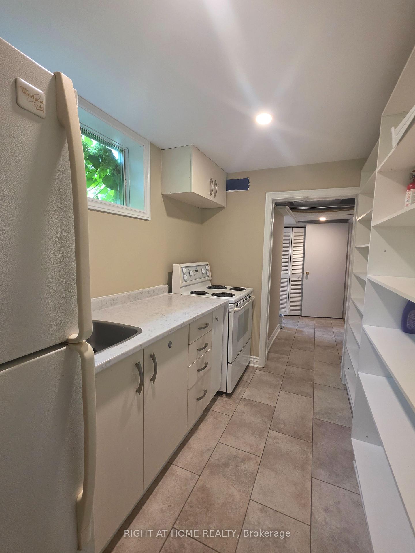 Photo 6 of 250 Hemlock Drive, Whitchurch-Stouffville, Stouffville — HOMEH