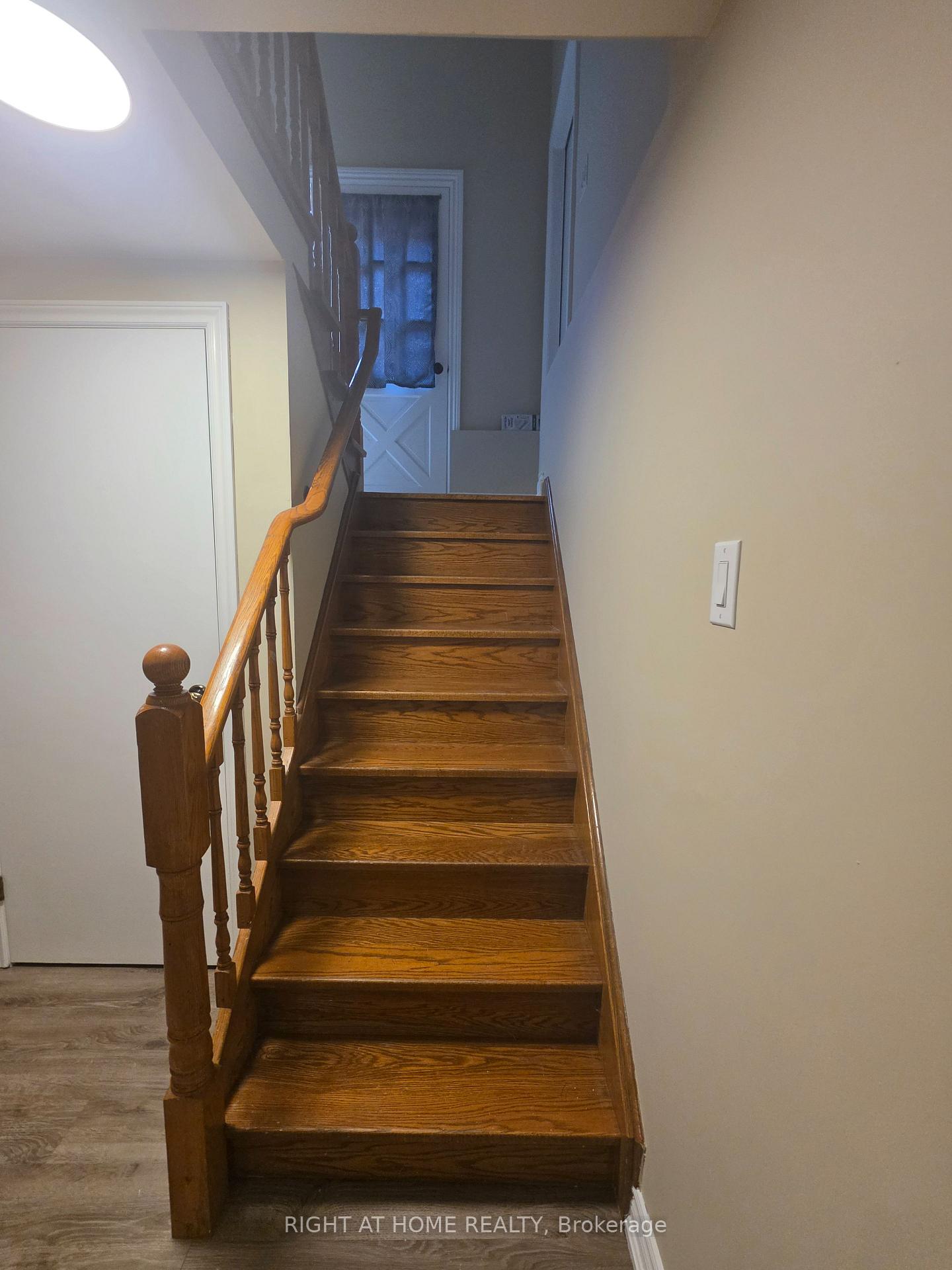 Photo 7 of 250 Hemlock Drive, Whitchurch-Stouffville, Stouffville — HOMEH